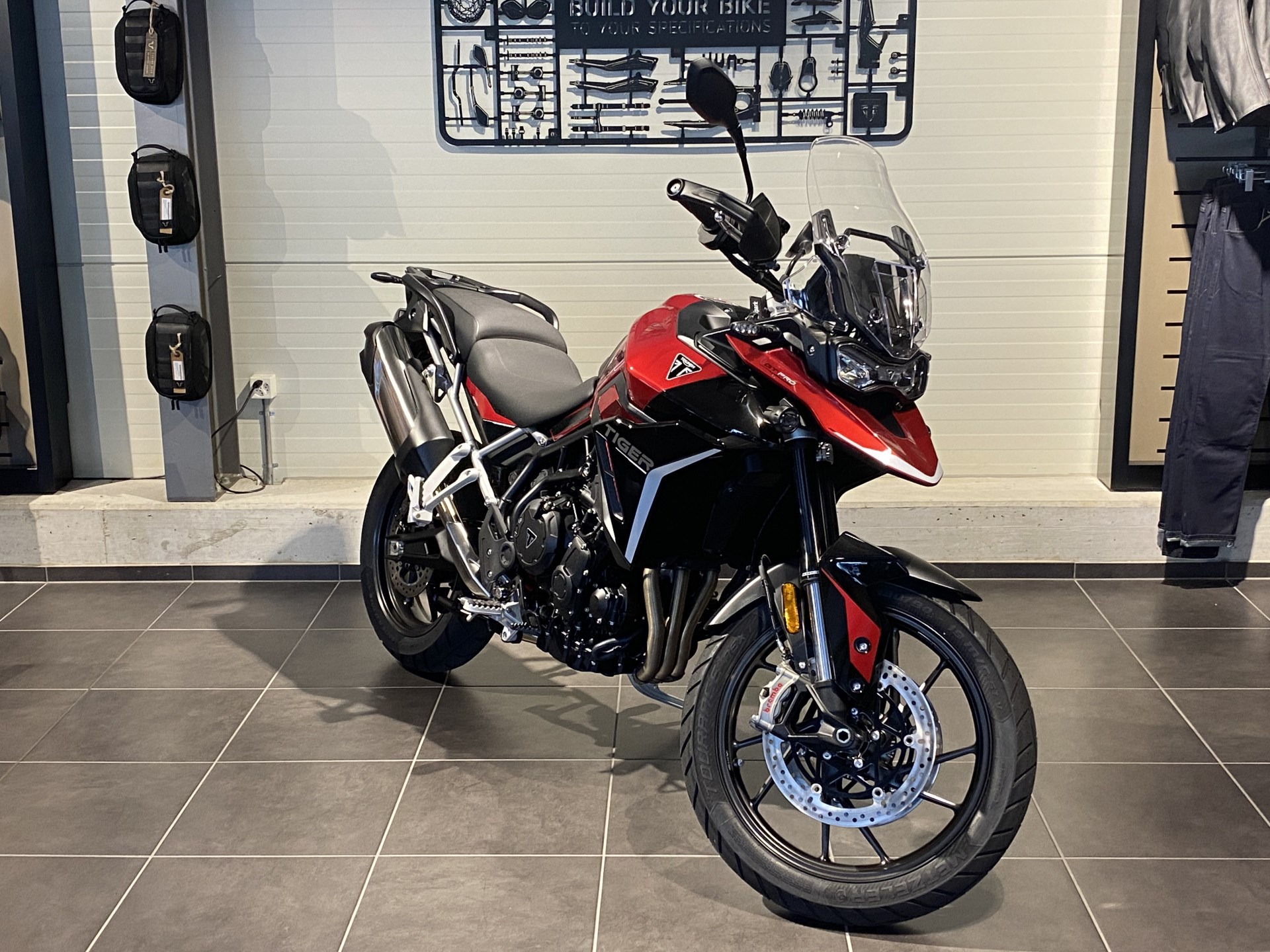 TRIUMPH Tiger 900 GT Pro-showroom-element-2