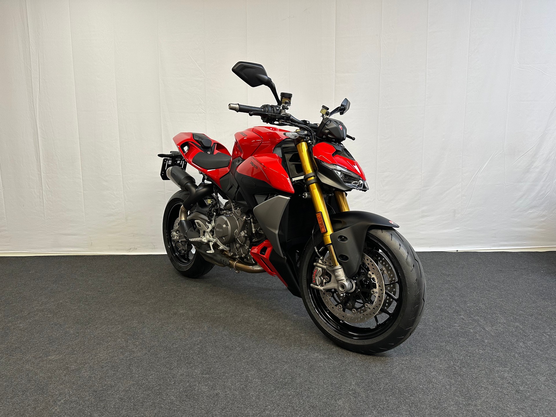 DUCATI Streetfighter V2 S-showroom-element-1