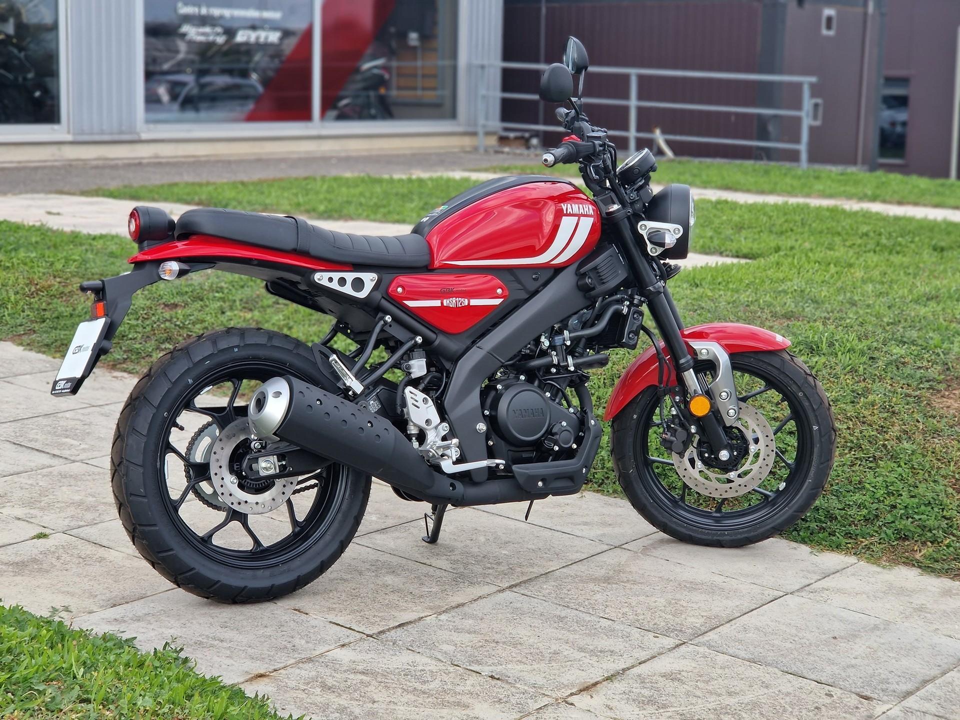 YAMAHA XSR 125-showroom-element-1
