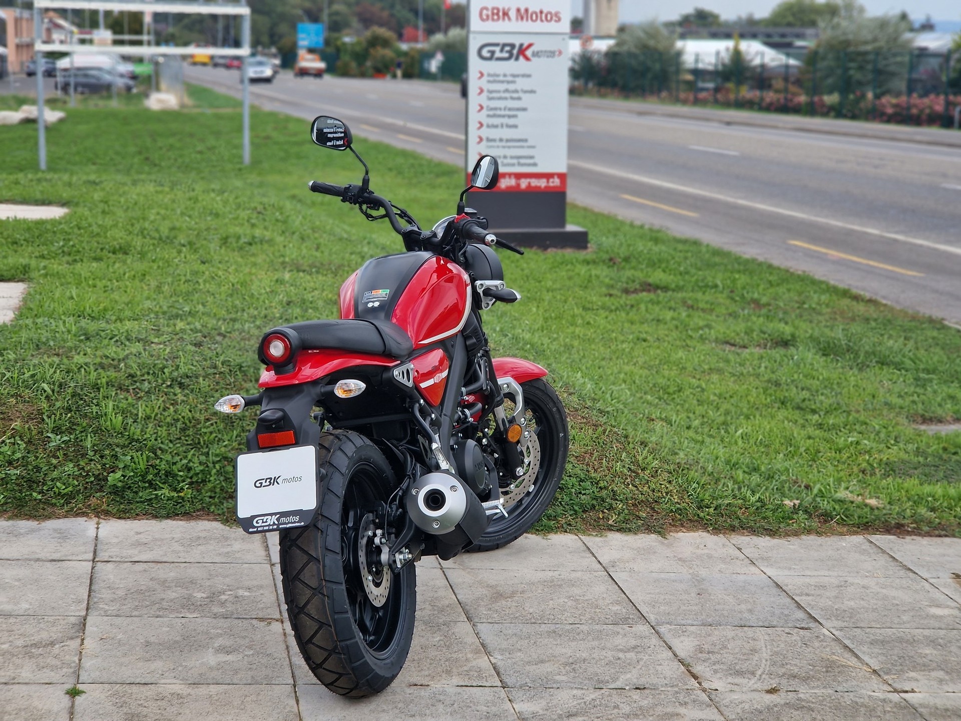 YAMAHA XSR 125-showroom-element-2