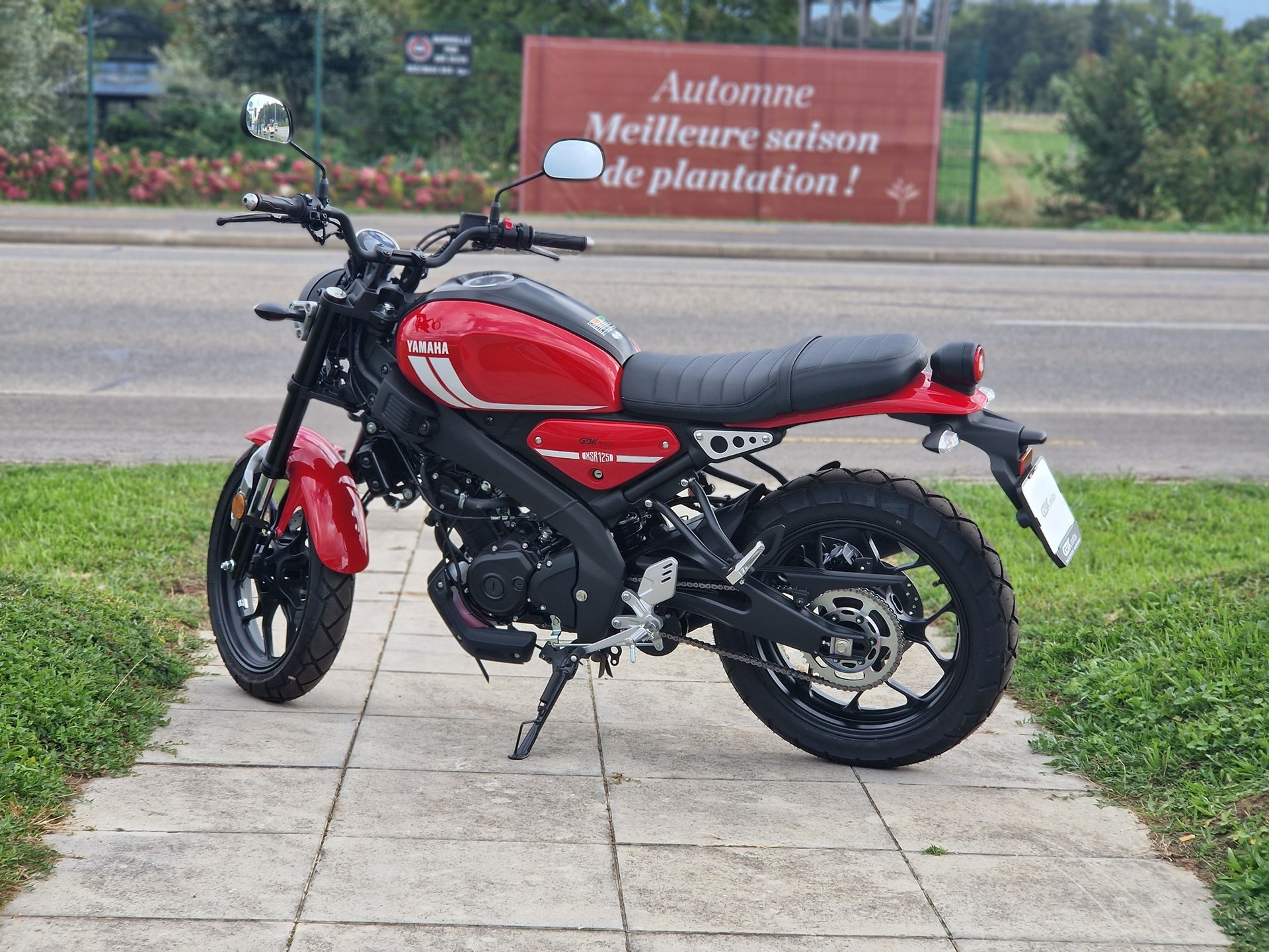 YAMAHA XSR 125-showroom-element-3