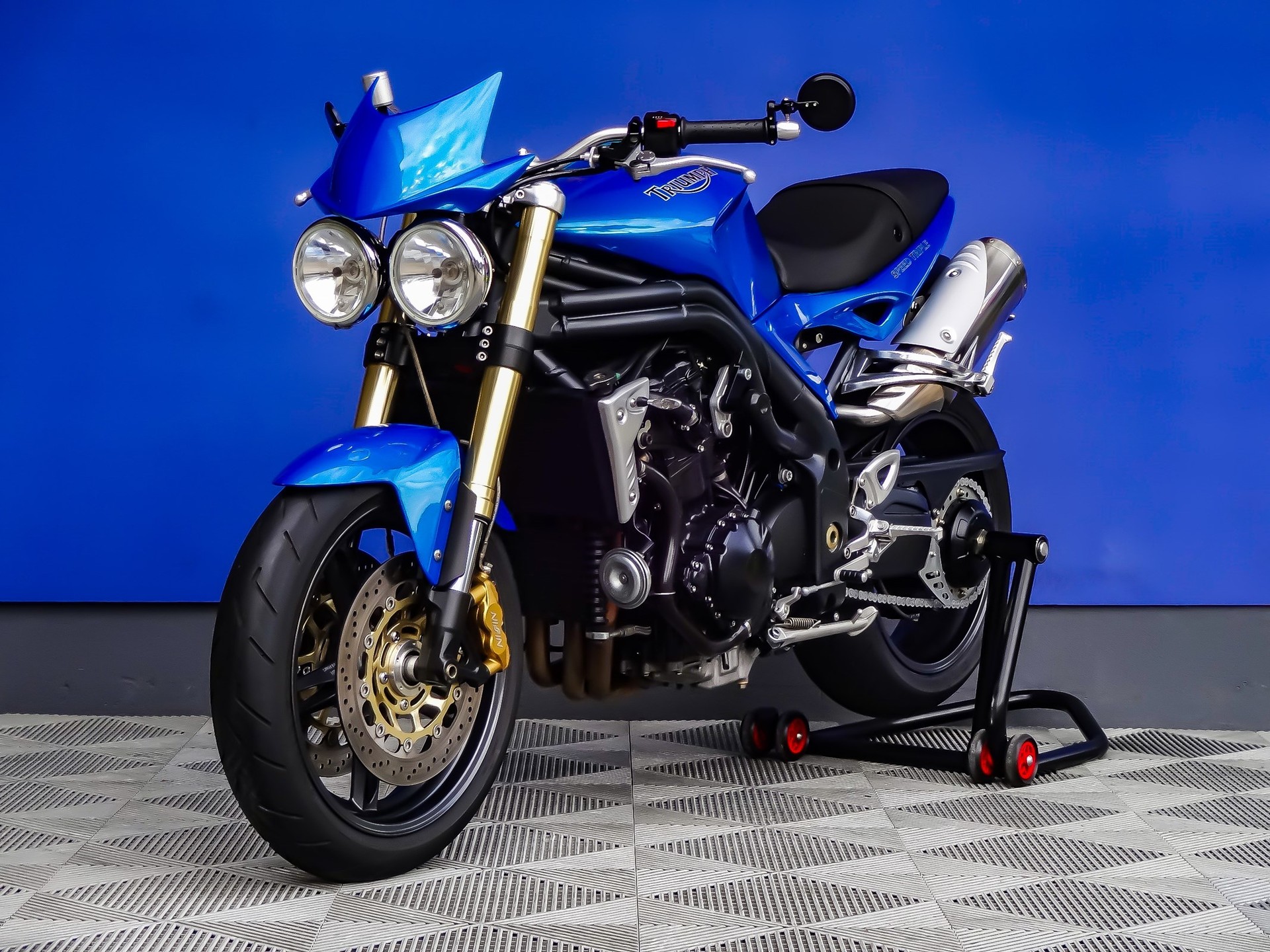 TRIUMPH Speed Triple 1050-showroom-element-2
