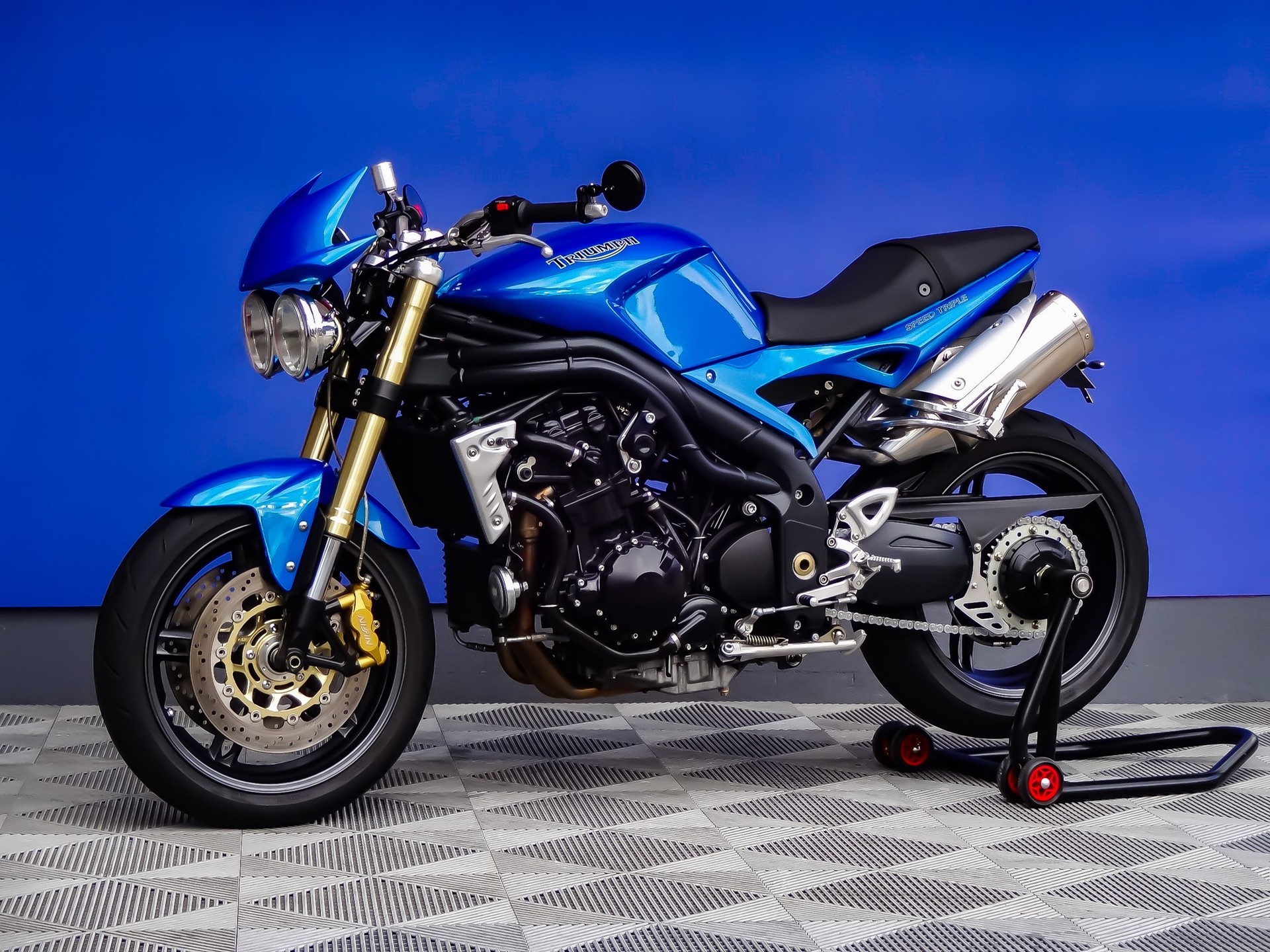 TRIUMPH Speed Triple 1050-showroom-element-3