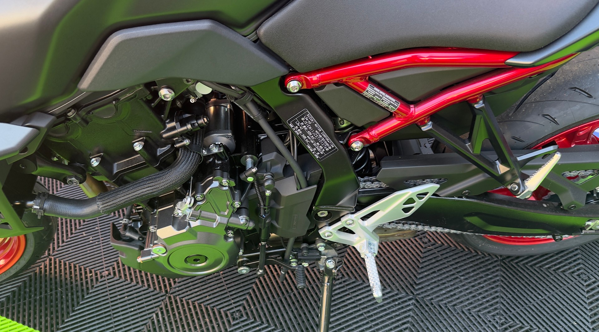 SUZUKI GSX 8 S (35kW)-image-11