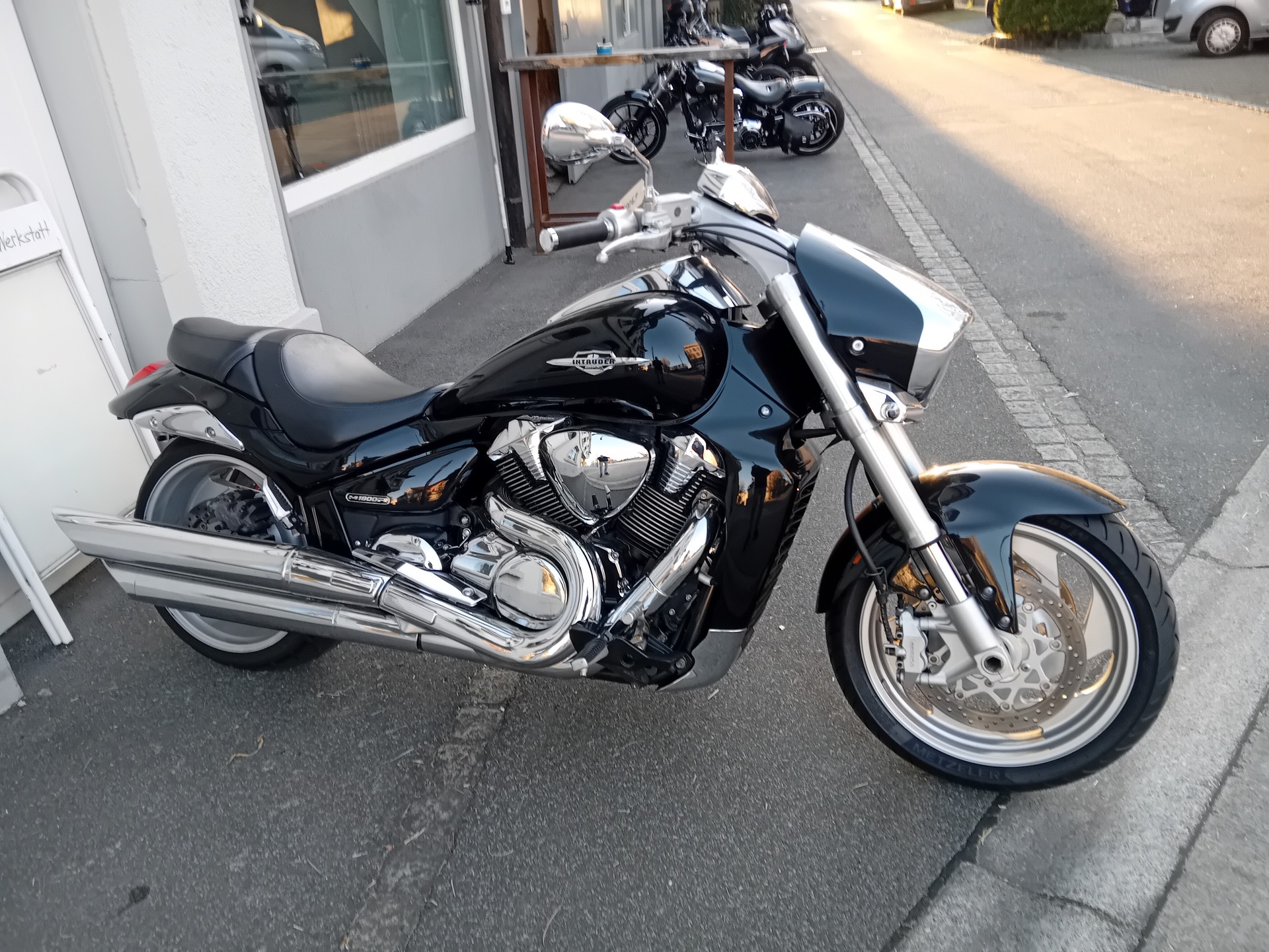SUZUKI M 1800 R K6