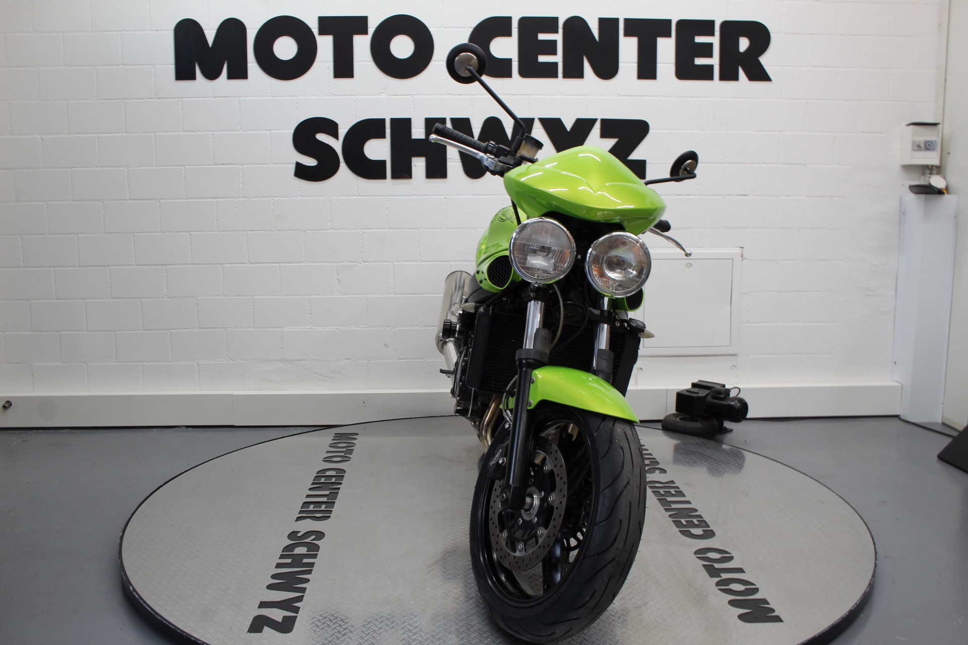 TRIUMPH Speed Four 600-showroom-element-2
