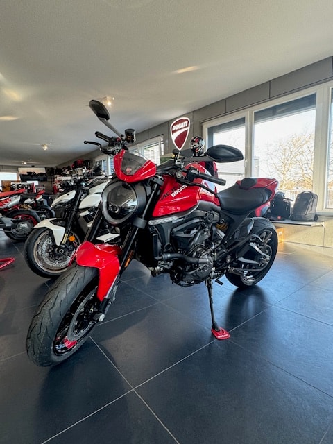 DUCATI Monster + 937 // LEASING 1,99% ARES MOTORS