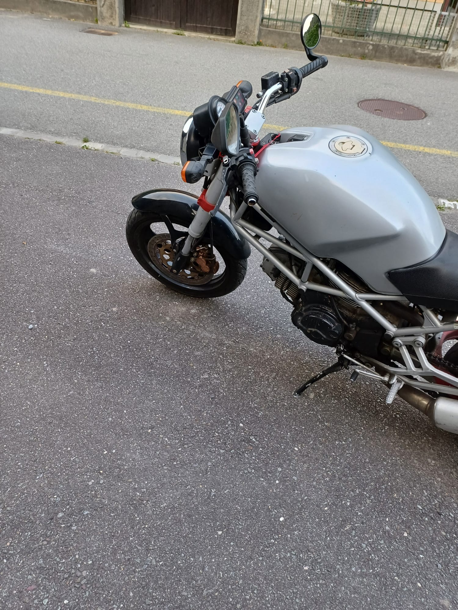 DUCATI Monster 600-image-1