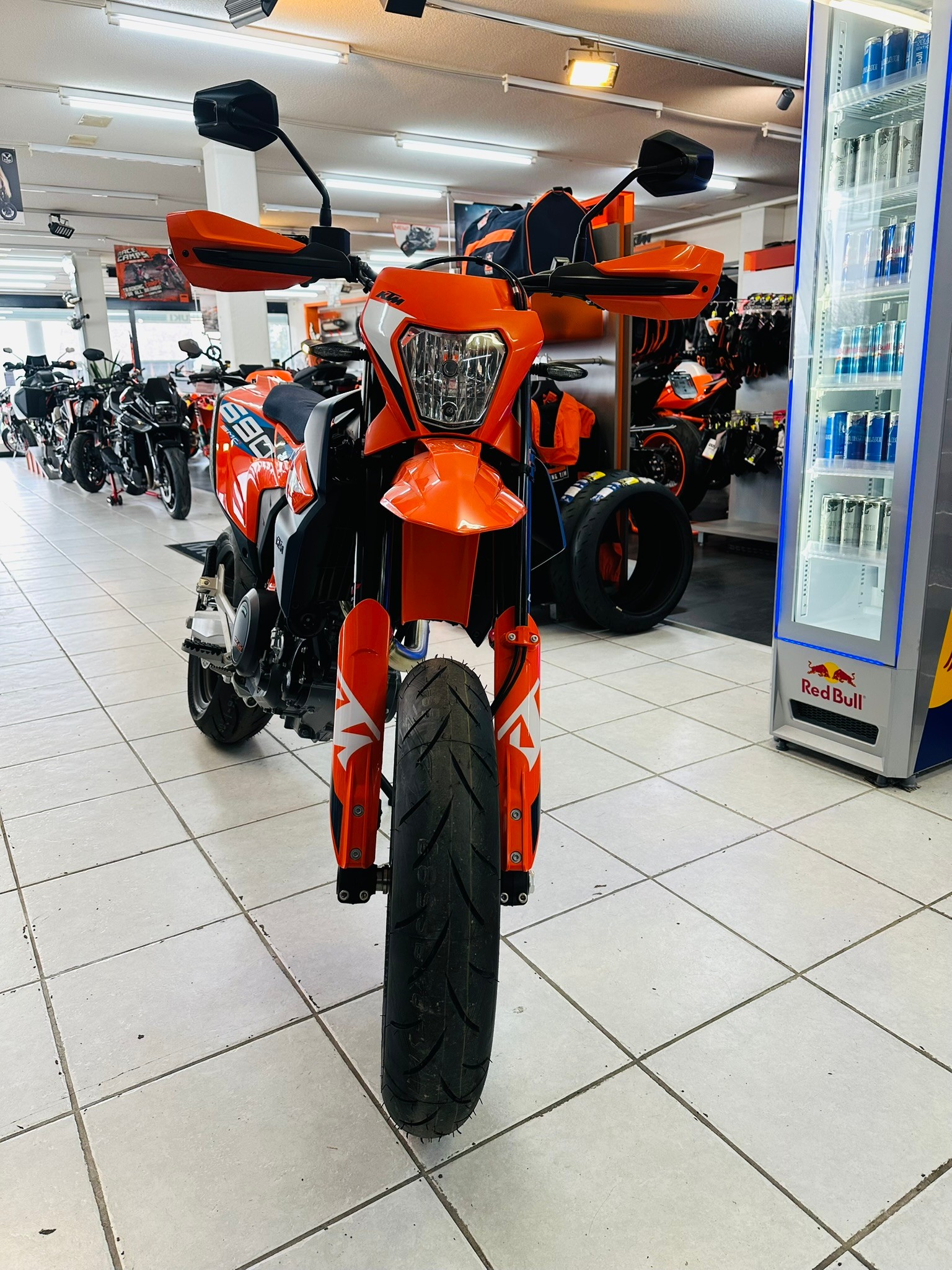 KTM 690 SMC R-showroom-element-1