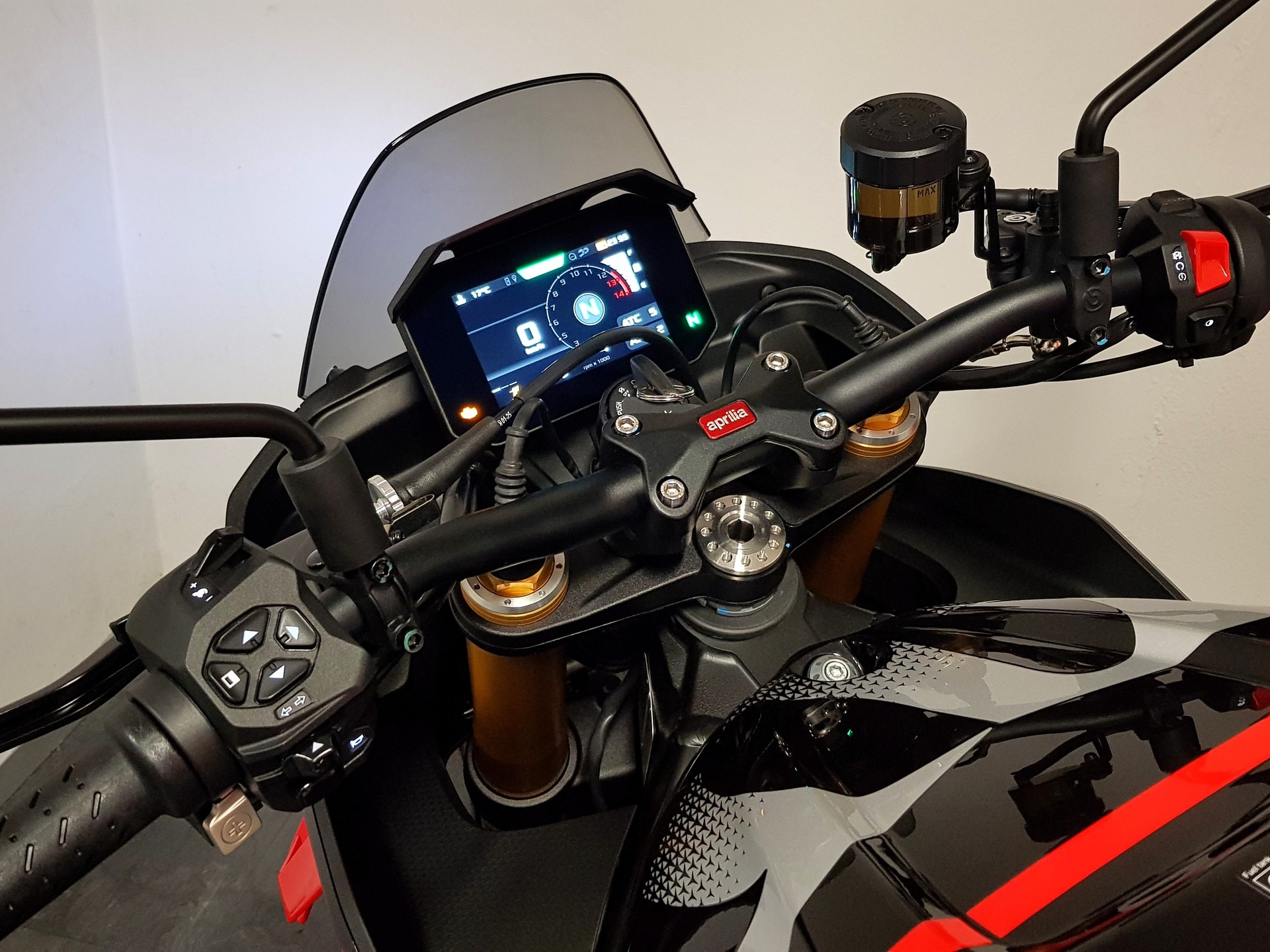 APRILIA Tuono V4 1100 E5+ Factory-image-4