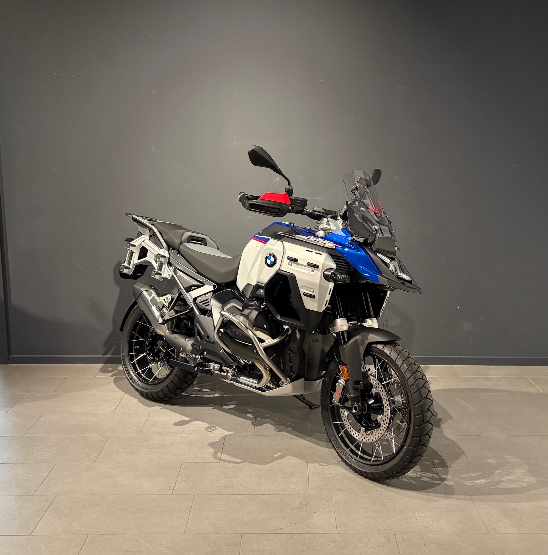 BMW R 1300 GS Adventure-showroom-element-1