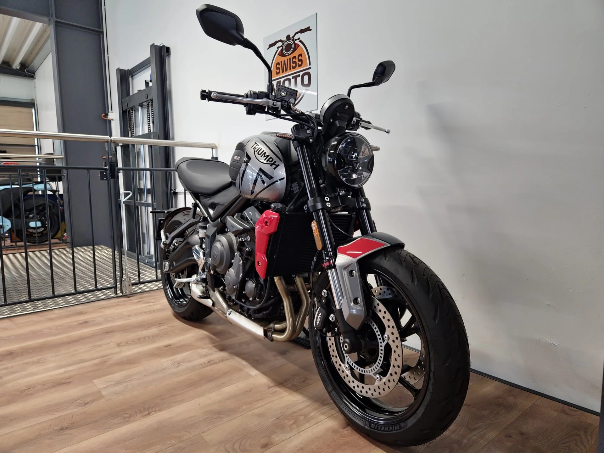 TRIUMPH Trident 660-showroom-element-2