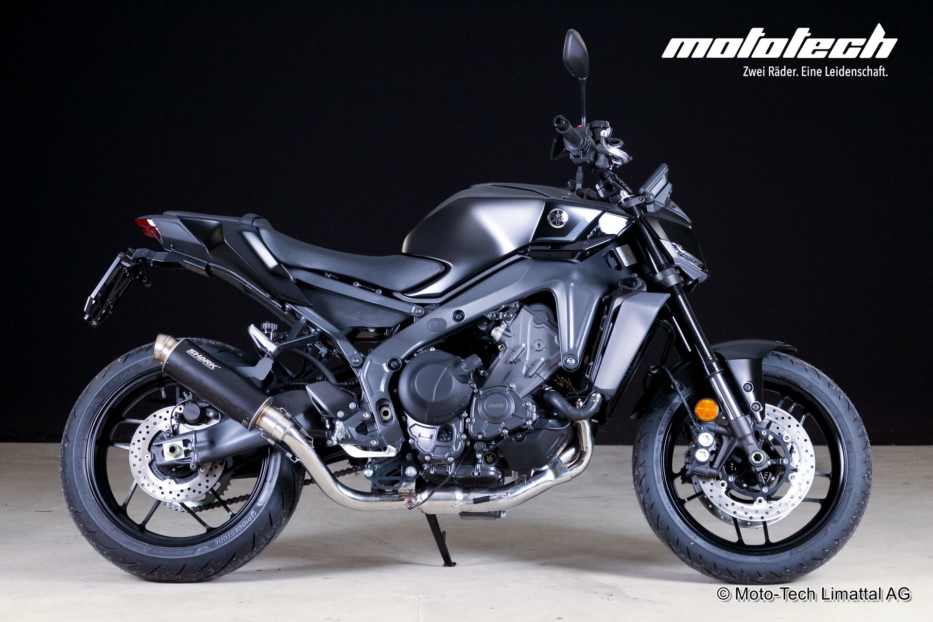 YAMAHA MT-09 (35kW)-showroom-element-1