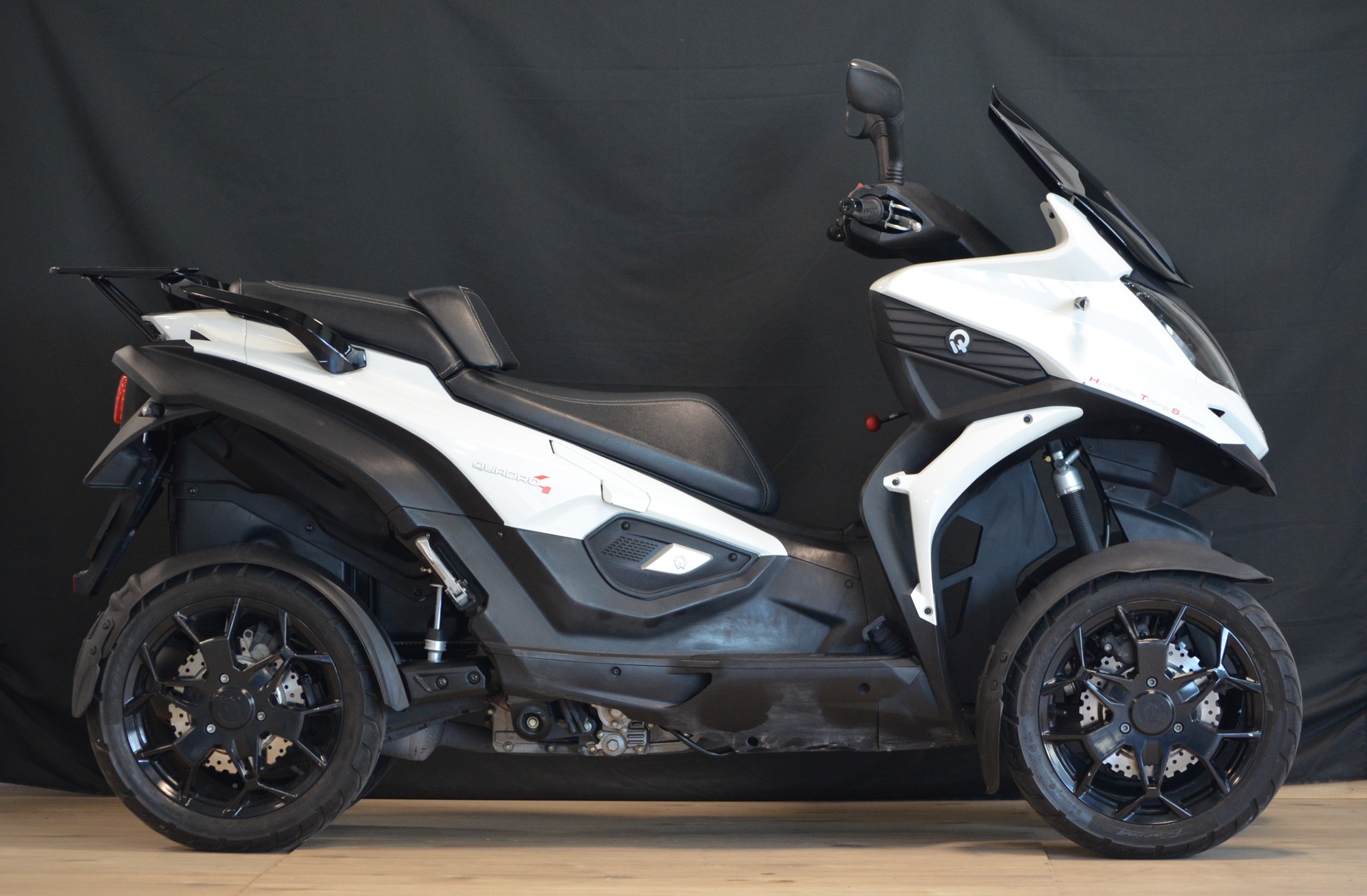 QUADRO 4-showroom-element-1