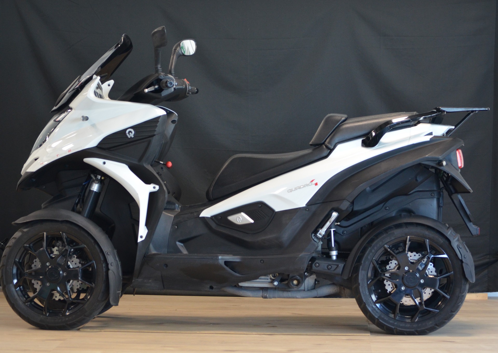 QUADRO 4-showroom-element-2
