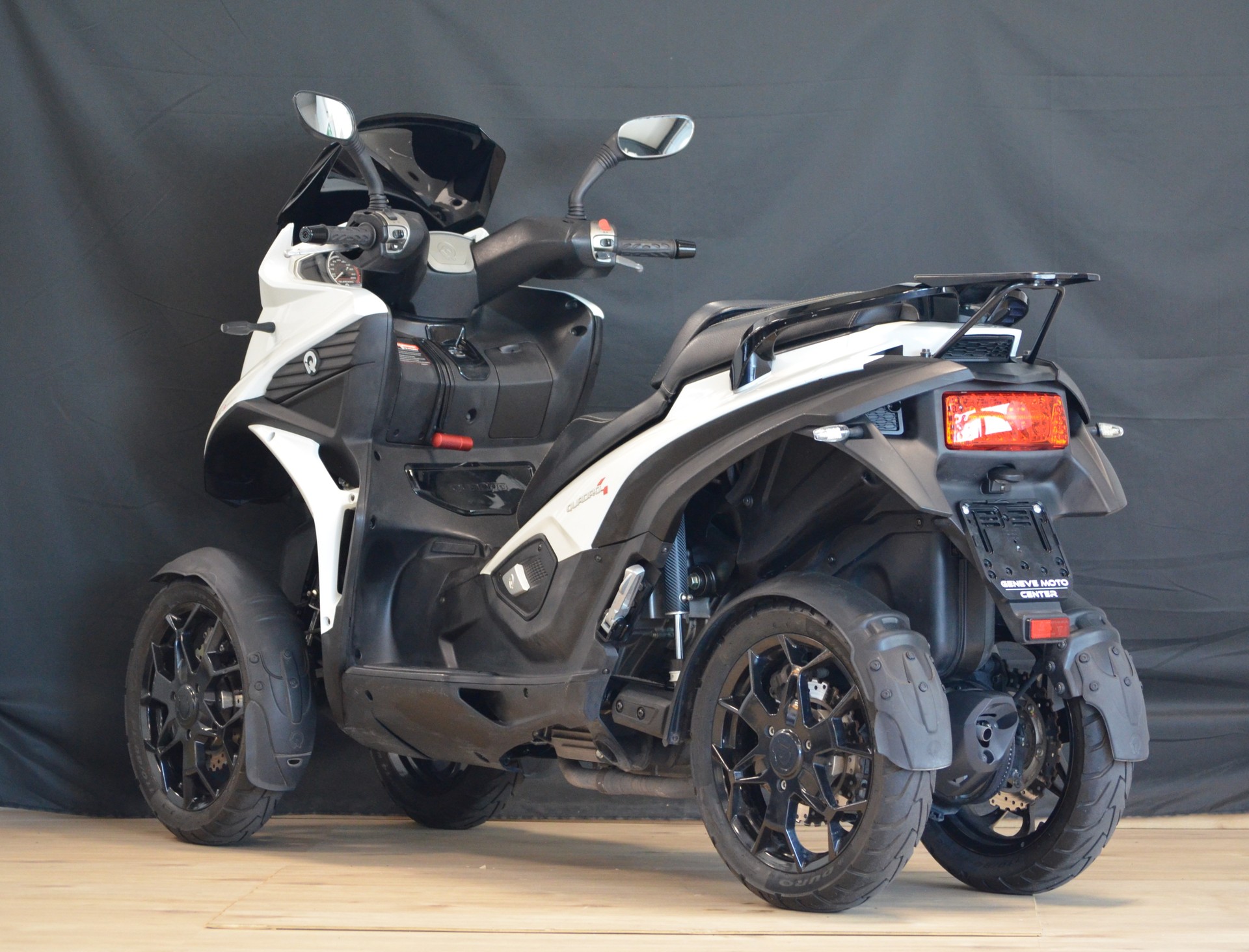 QUADRO 4-showroom-element-3