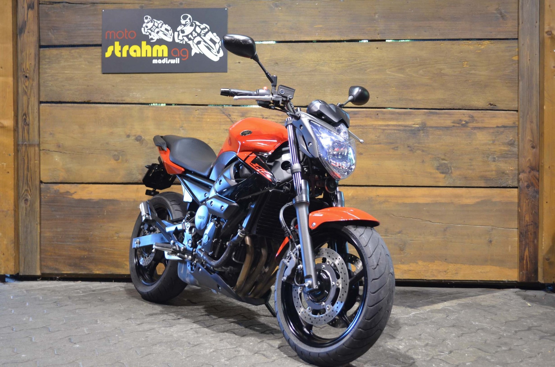 YAMAHA XJ6 N ABS-showroom-element-1