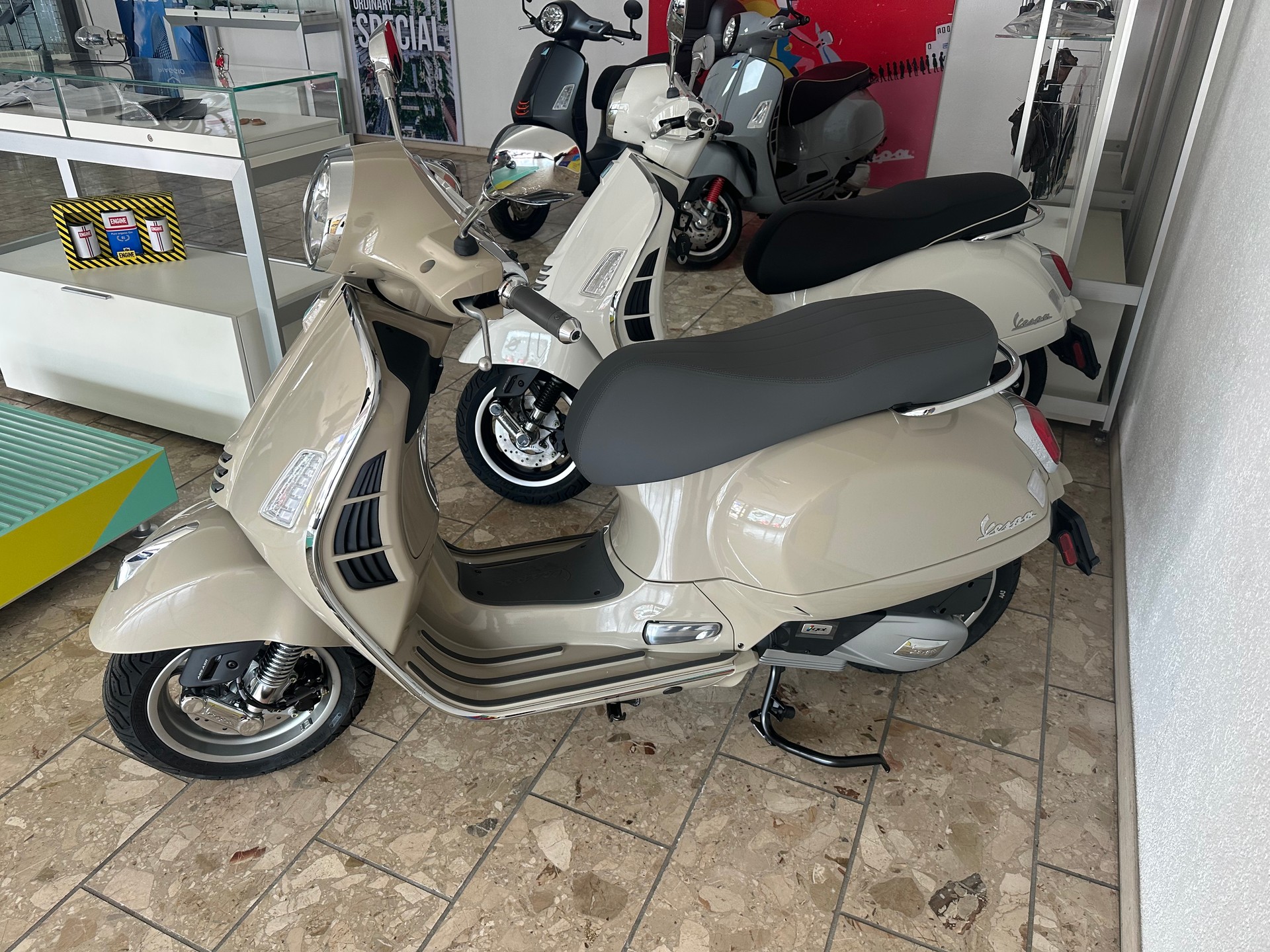 PIAGGIO Vespa GTS 125 RST Euro 5+-image-3