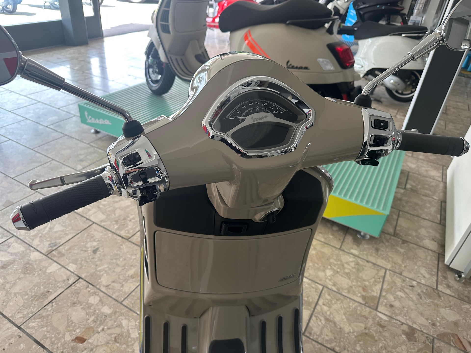 PIAGGIO Vespa GTS 125 RST Euro 5+-image-2