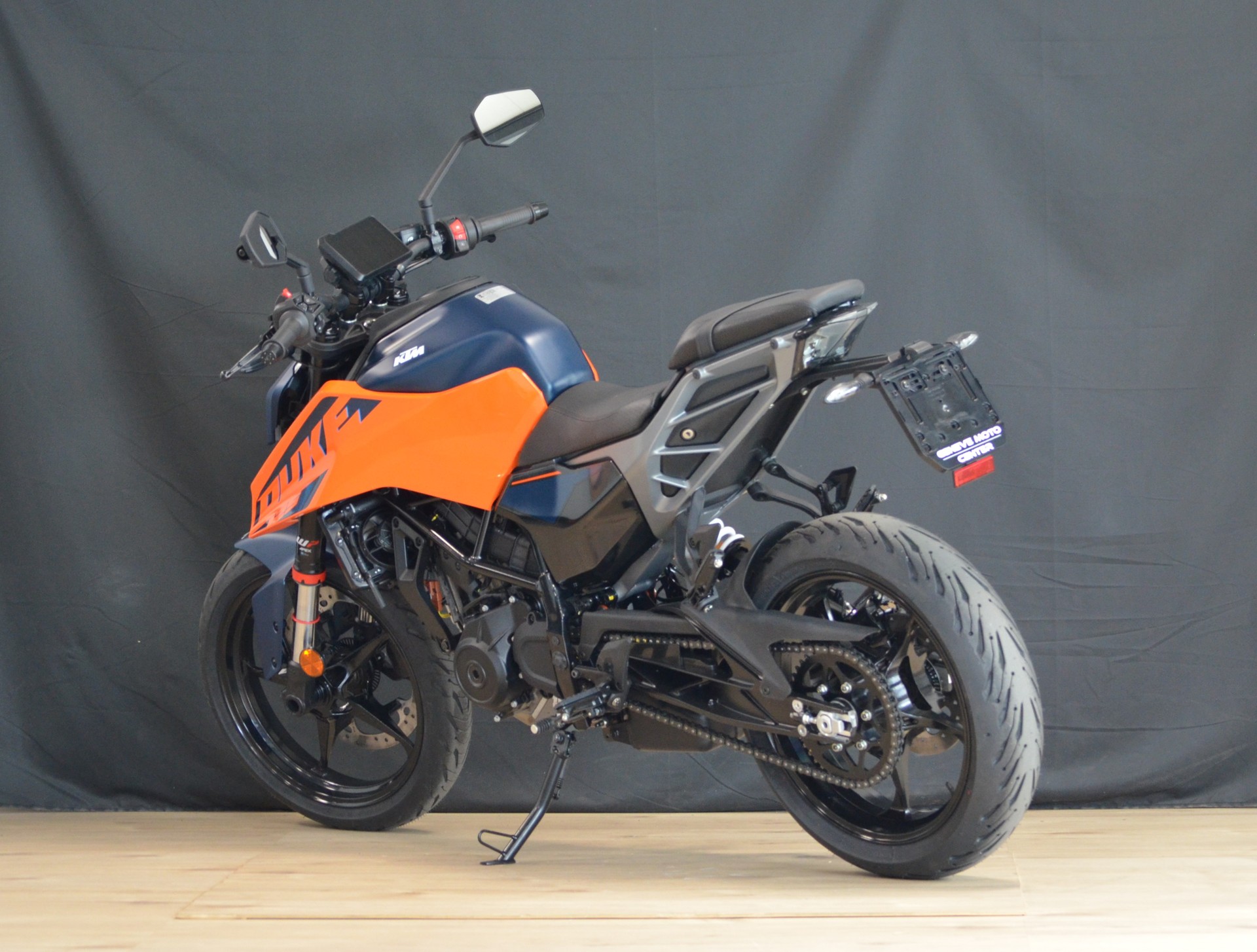 KTM 125 Duke-showroom-element-3