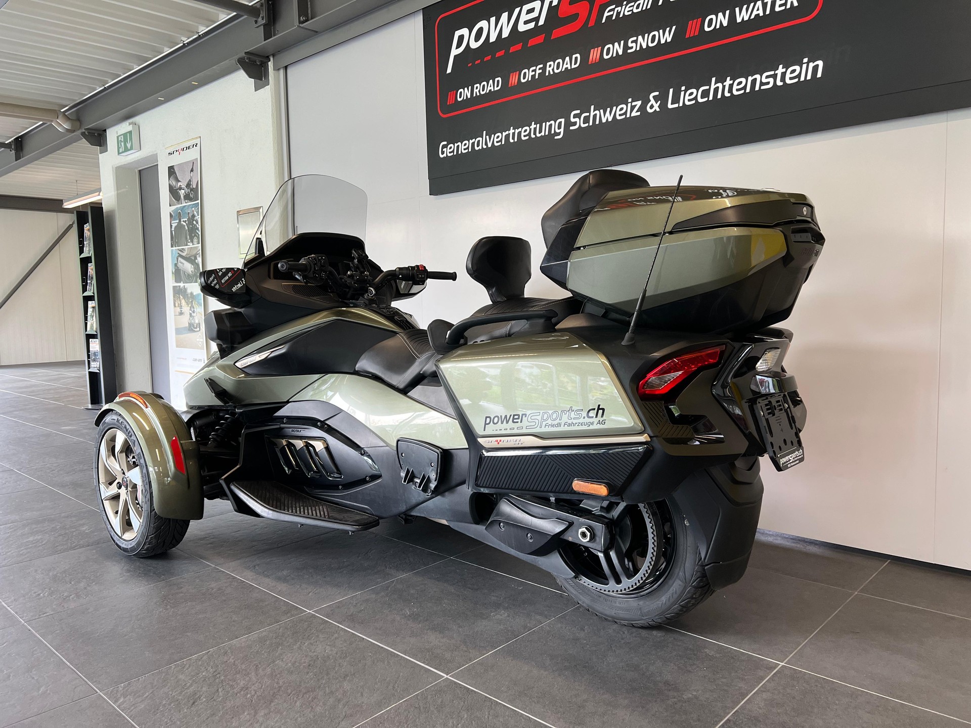 CAN-AM Spyder RT-LTD Sea Sky Edition SE6-showroom-element-3