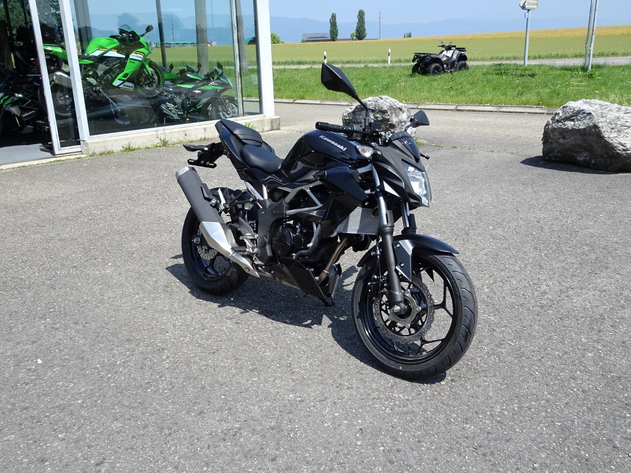 KAWASAKI Z 125 Black-showroom-element-1