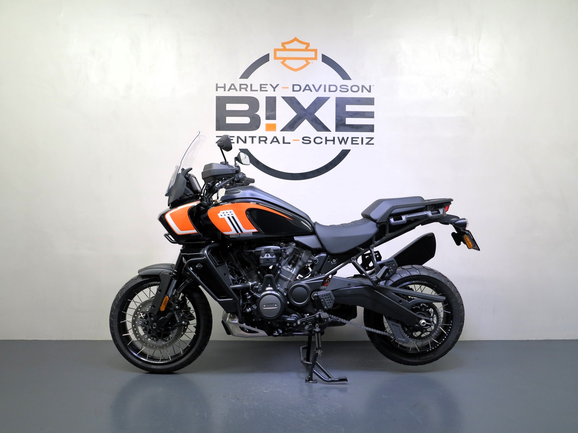 HARLEY-DAVIDSON RA Pan America 1250 Special-showroom-element-2