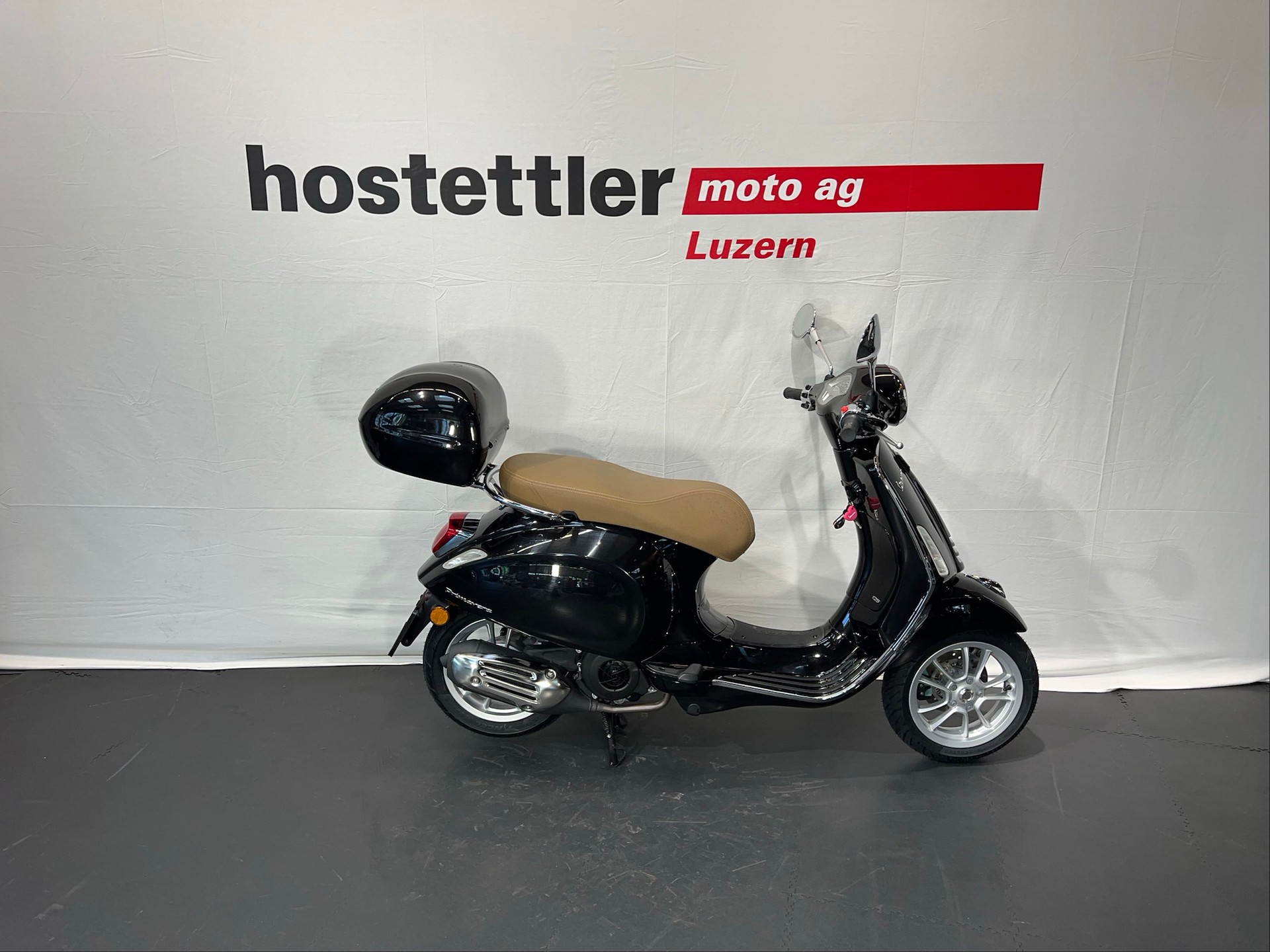 PIAGGIO Vespa Primavera-showroom-element-1