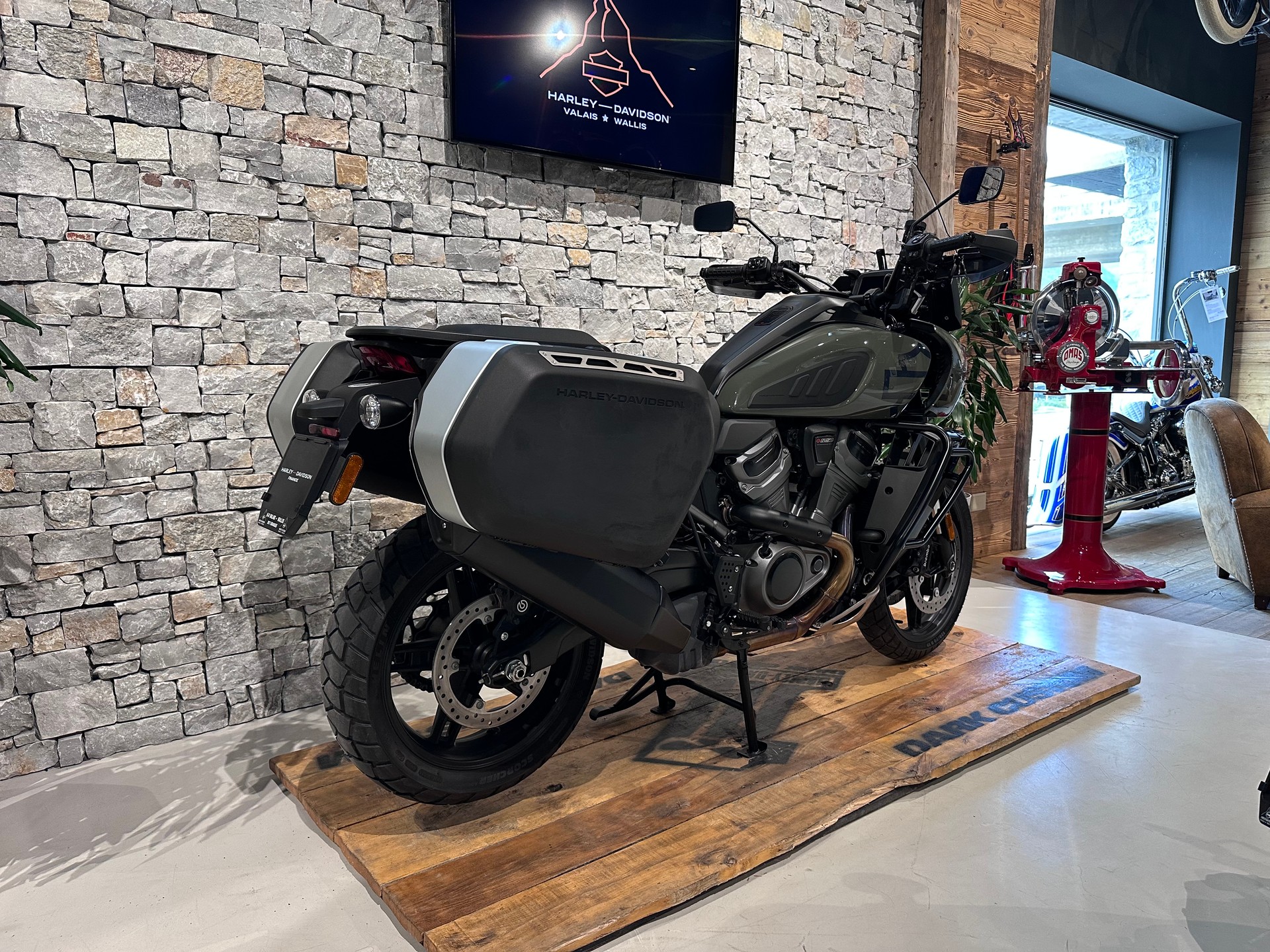 HARLEY-DAVIDSON RA Pan America 1250 Special-showroom-element-2