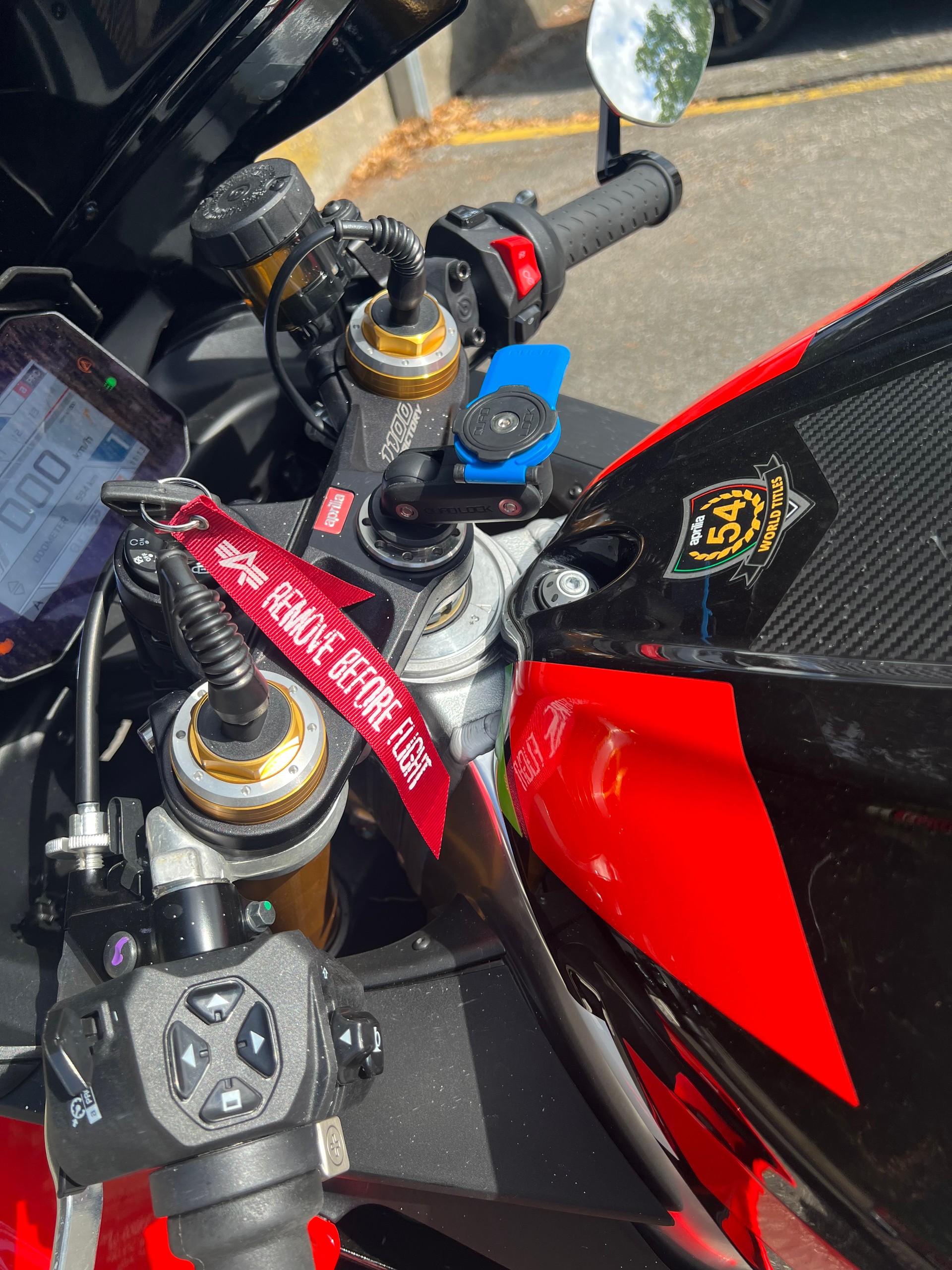 APRILIA RSV4 1100 Factory-image-14