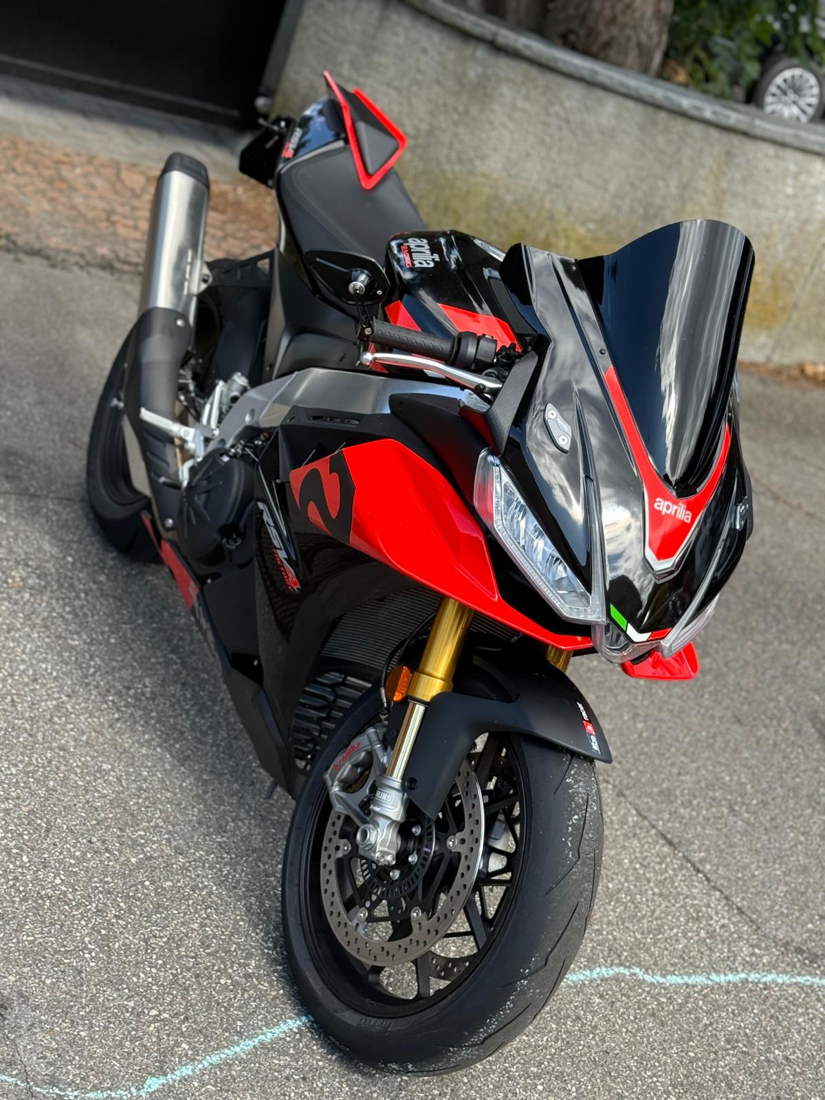 APRILIA RSV4 1100 Factory-image-2