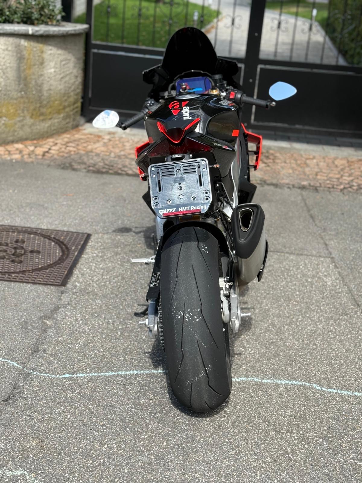 APRILIA RSV4 1100 Factory-image-7