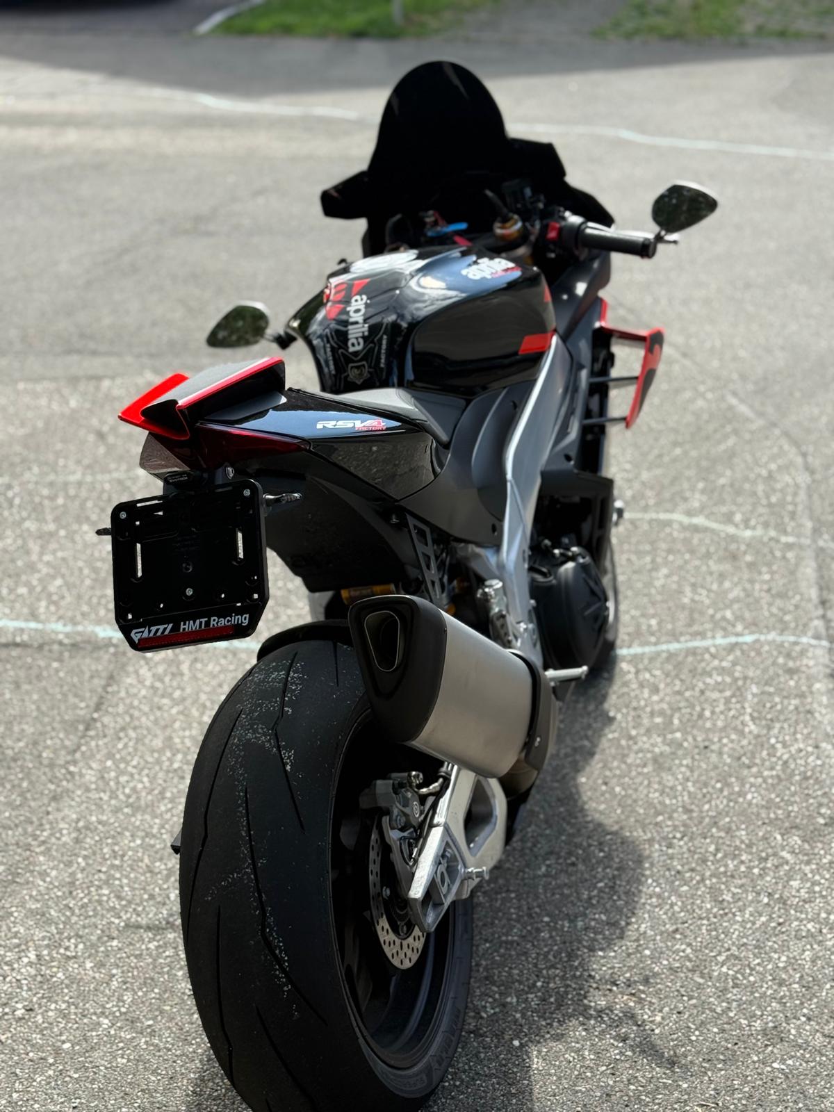 APRILIA RSV4 1100 Factory-image-15