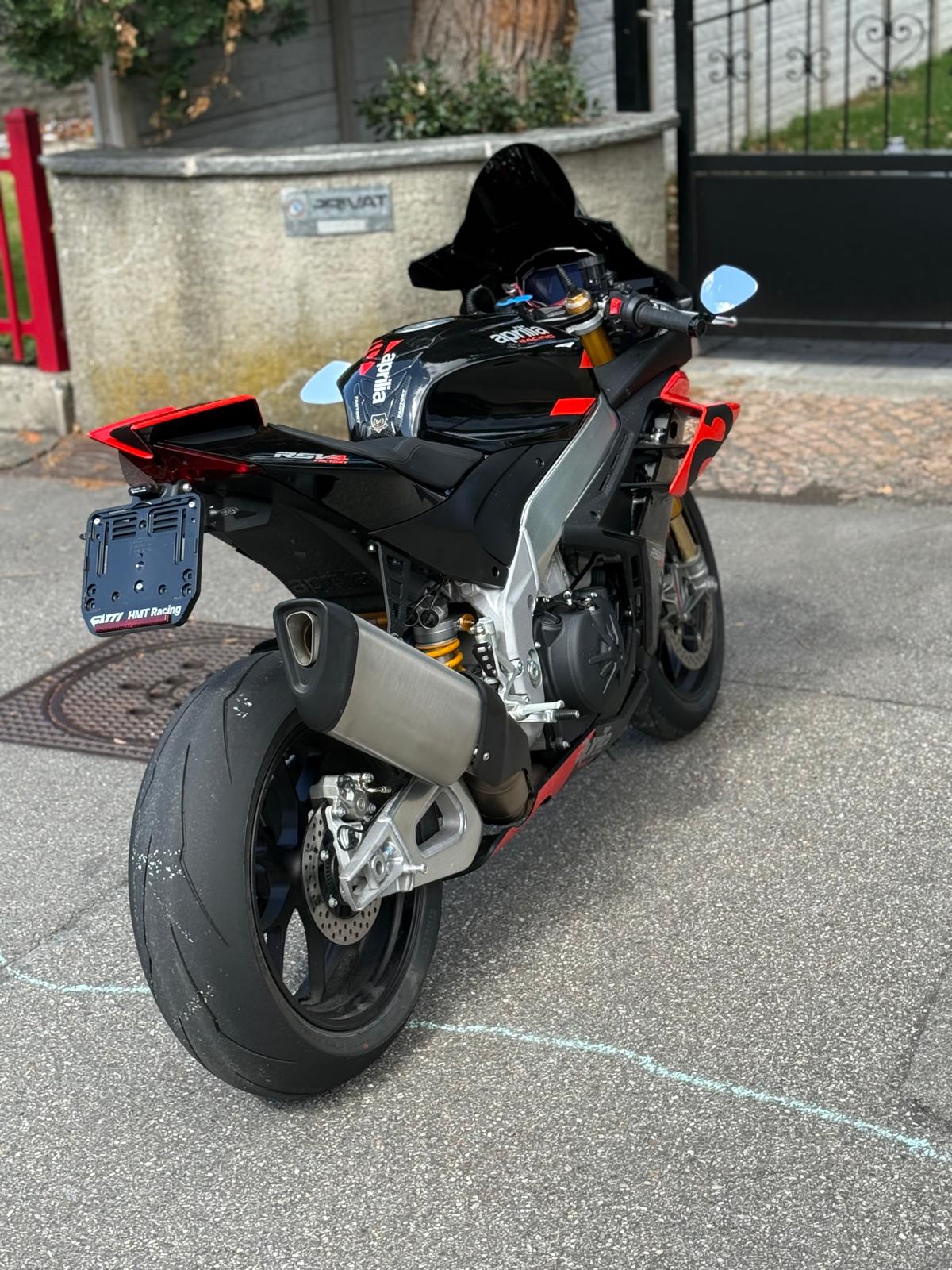 APRILIA RSV4 1100 Factory-image-6