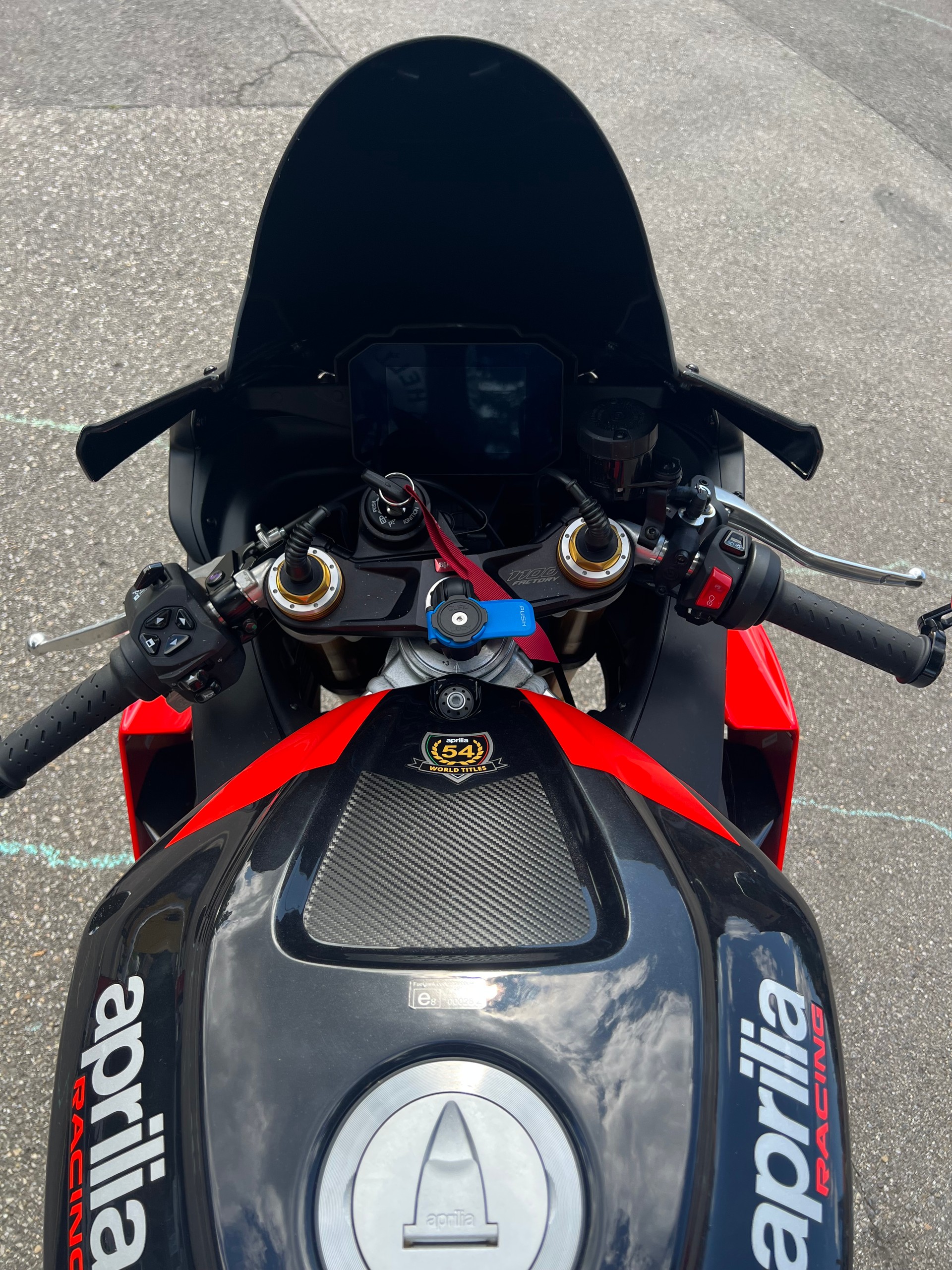APRILIA RSV4 1100 Factory-image-12