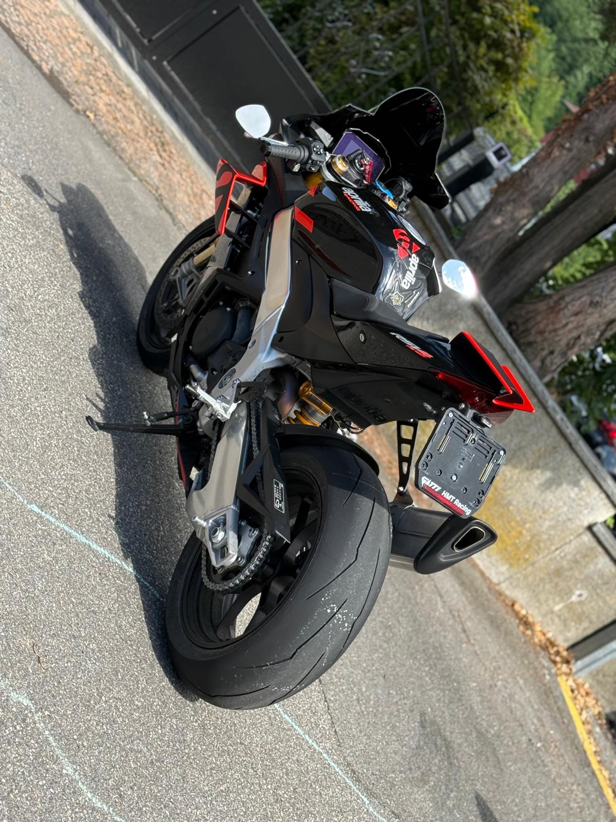 APRILIA RSV4 1100 Factory-image-9