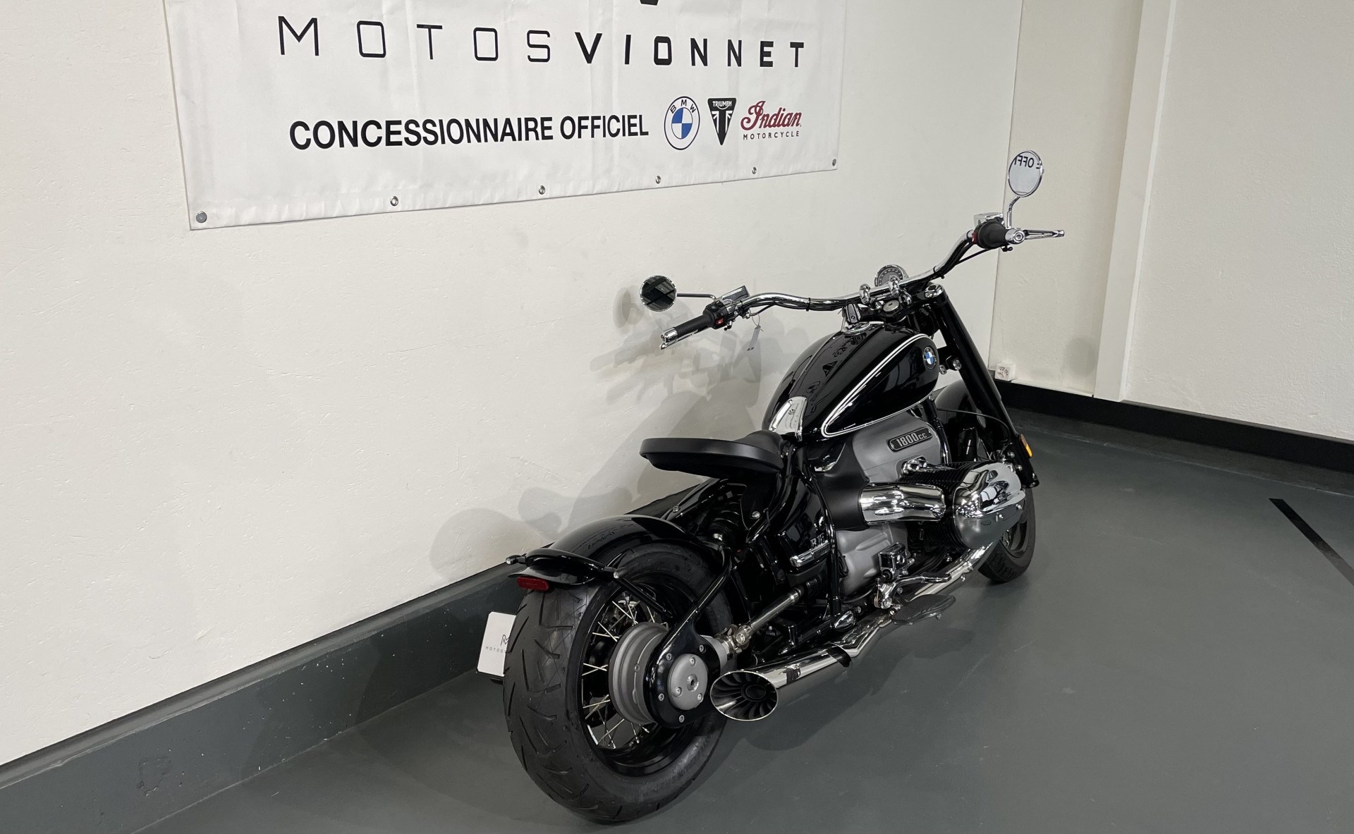 BMW R 18 First edition-showroom-element-2