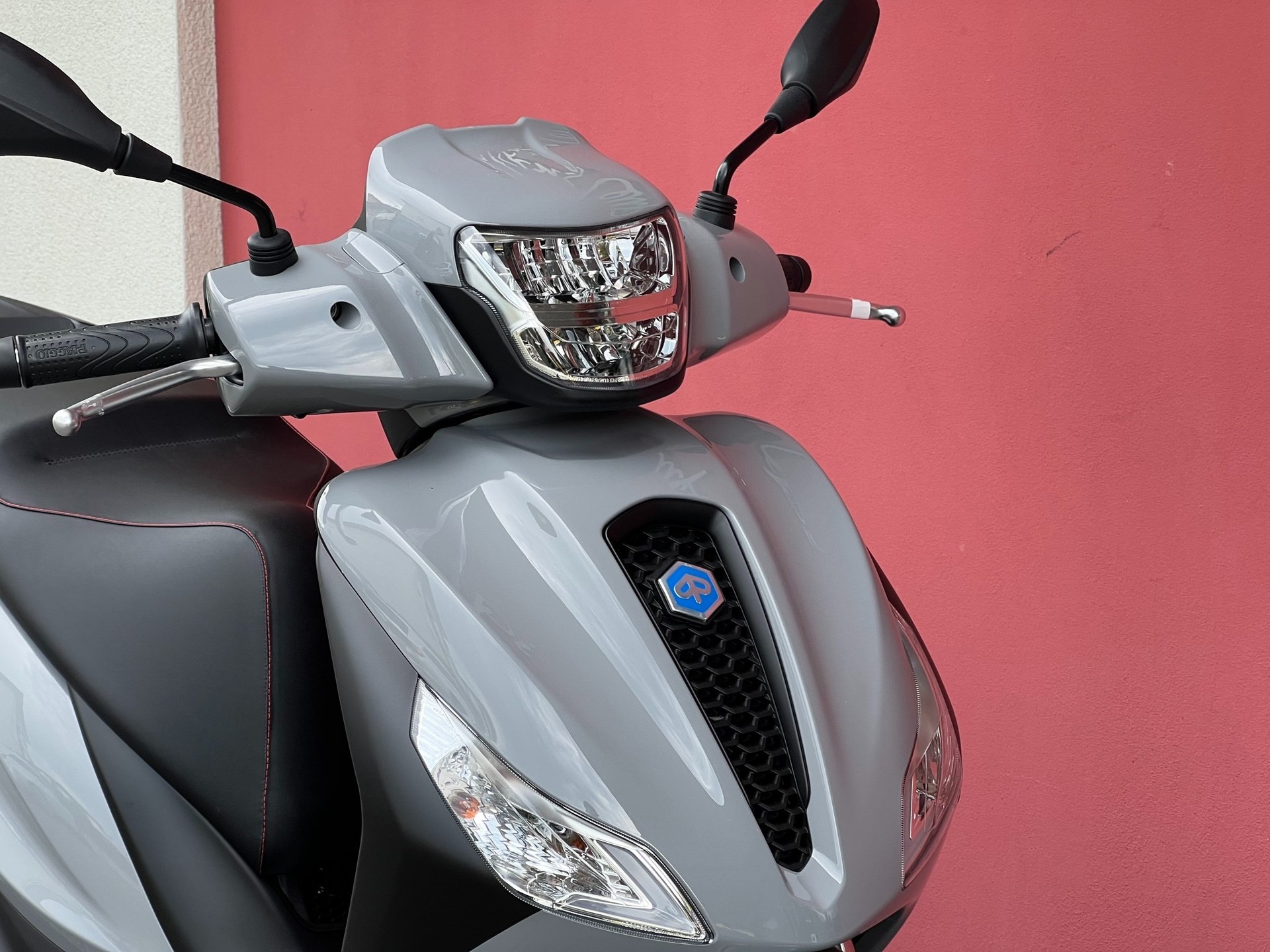 PIAGGIO Medley 125 Sport-showroom-element-3