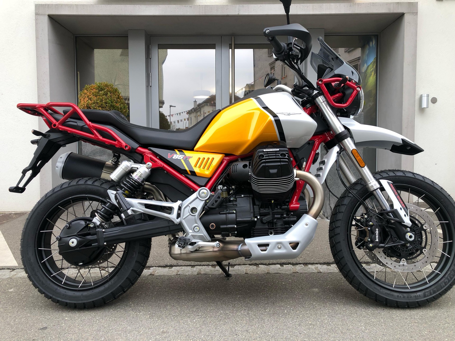 MOTO GUZZI V85 TT Premium Graphics 2-Tone