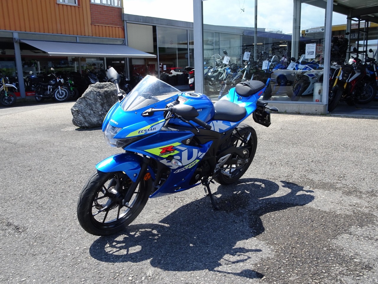 SUZUKI GSX-R 125-showroom-element-3