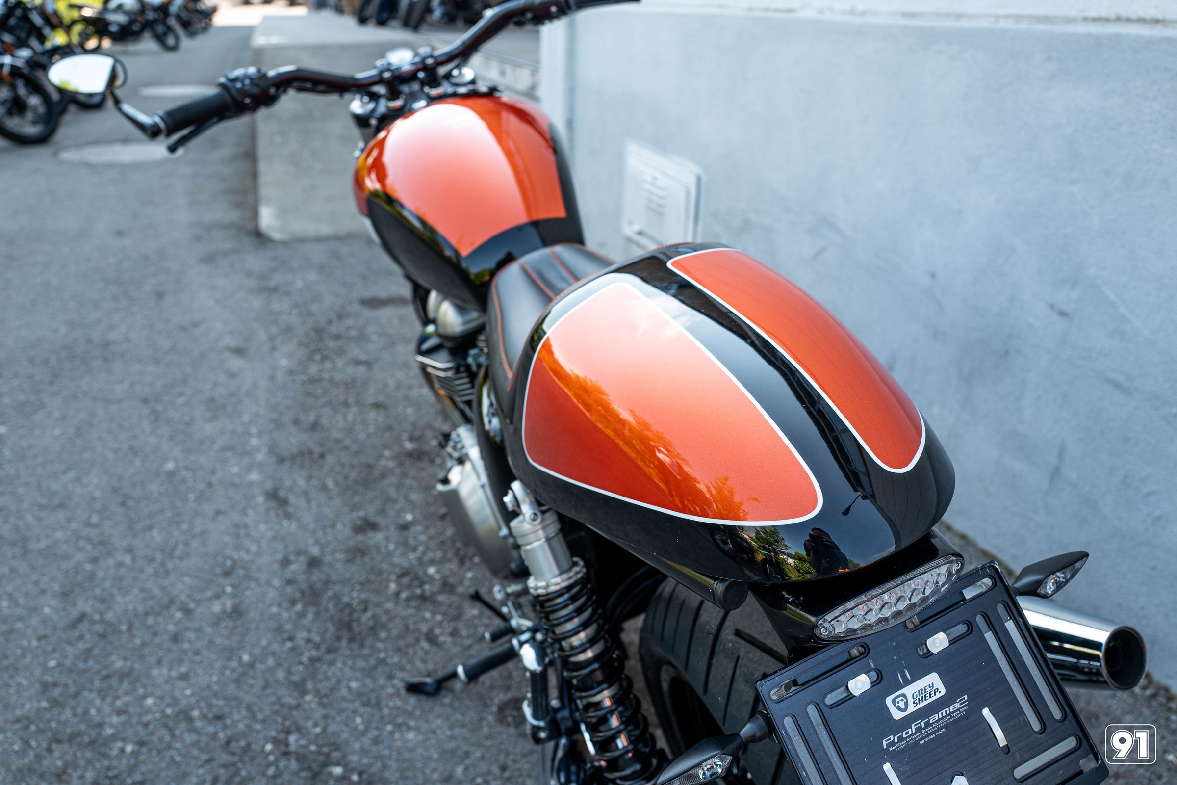 TRIUMPH Thruxton 900 i-showroom-element-2
