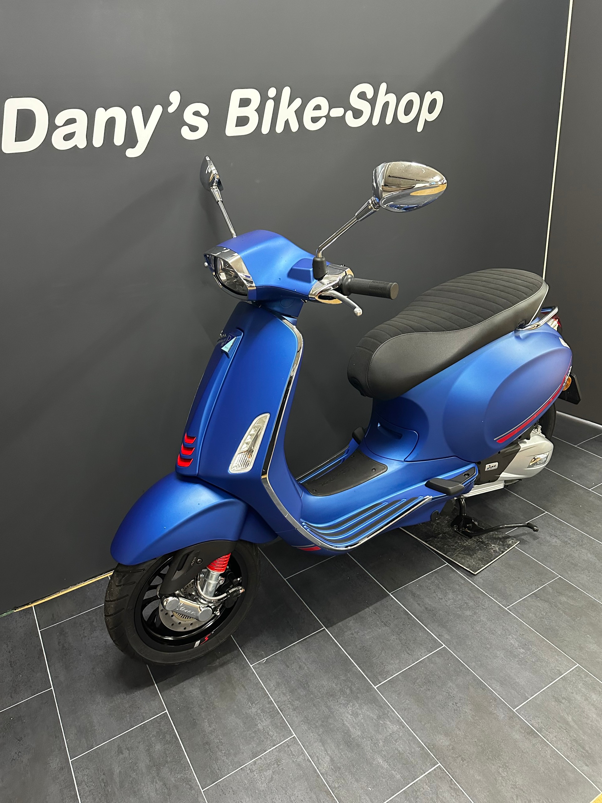 Vespa bike deals sales