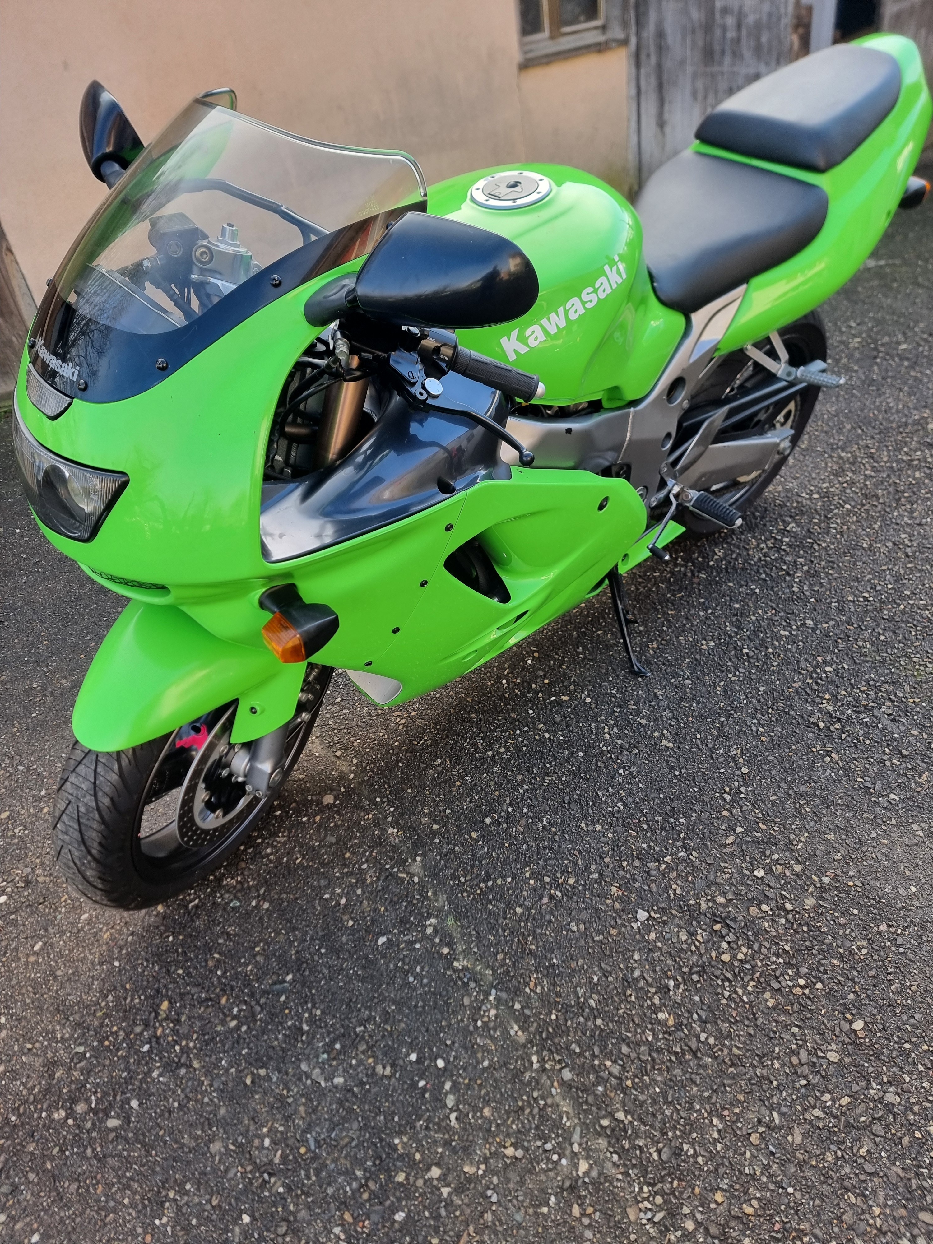 KAWASAKI NINJA ZX-9R - acheter un véhicule d'occasion | MotoScout24