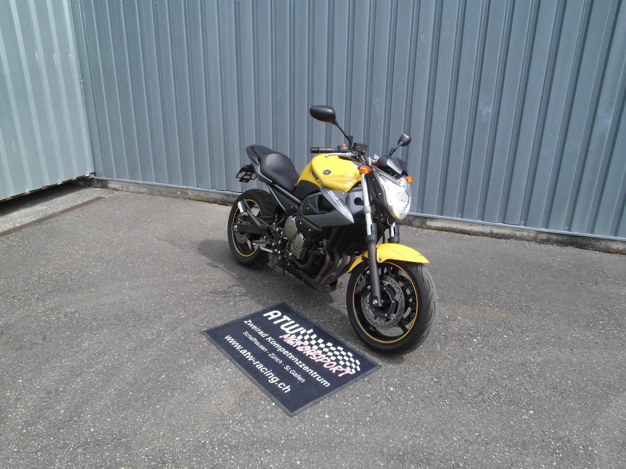 YAMAHA XJ 6 N-showroom-element-1