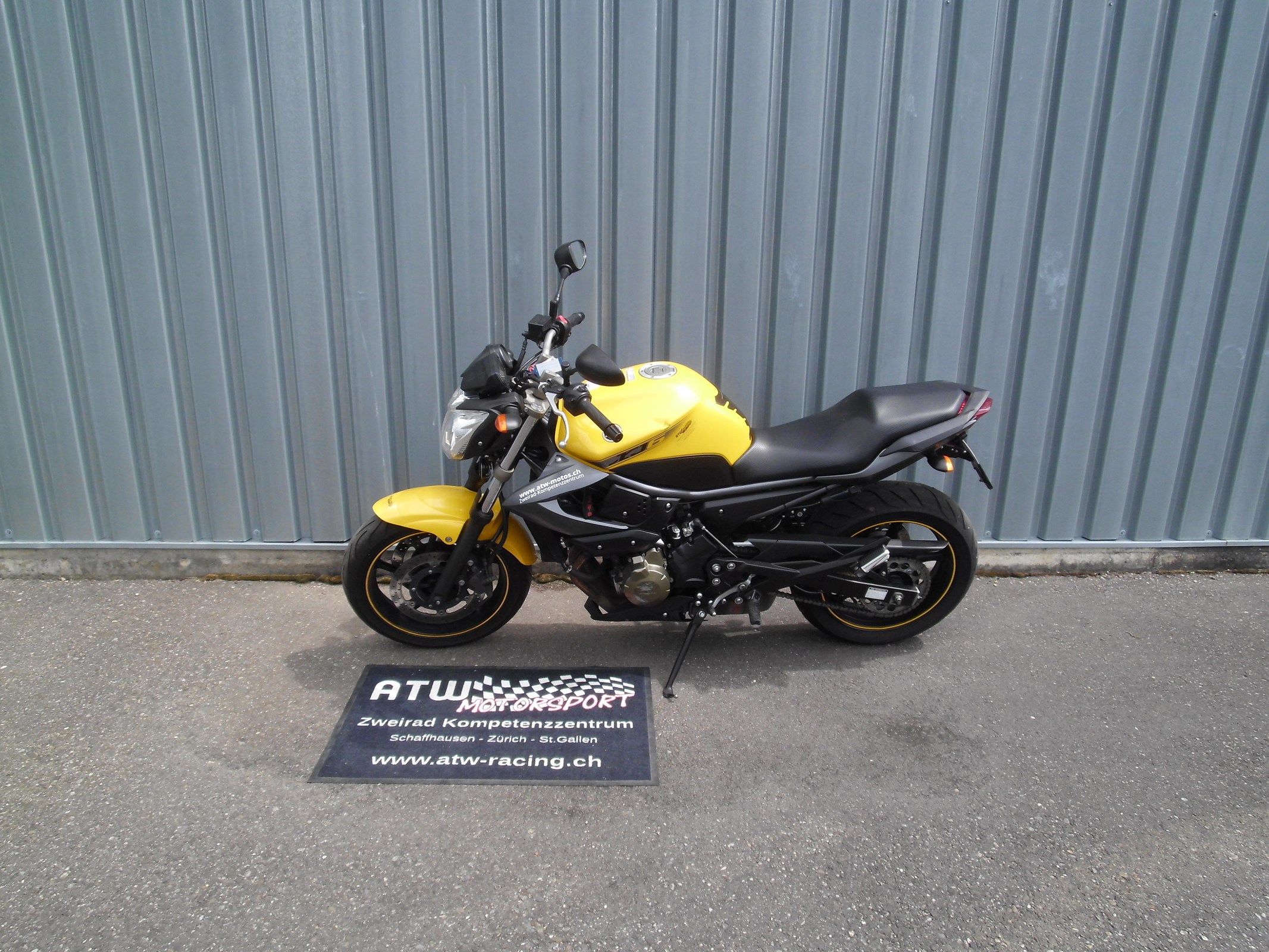 YAMAHA XJ 6 N-showroom-element-3