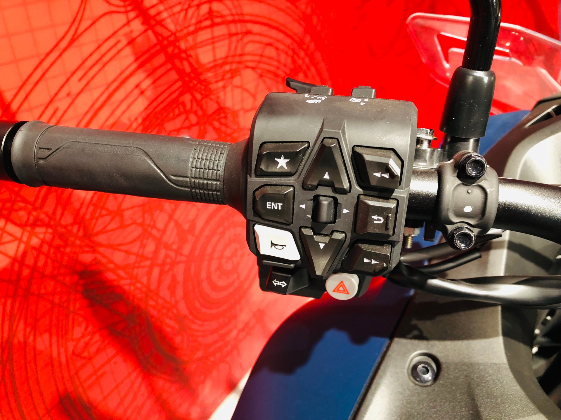 HONDA NT 1100-showroom-element-3