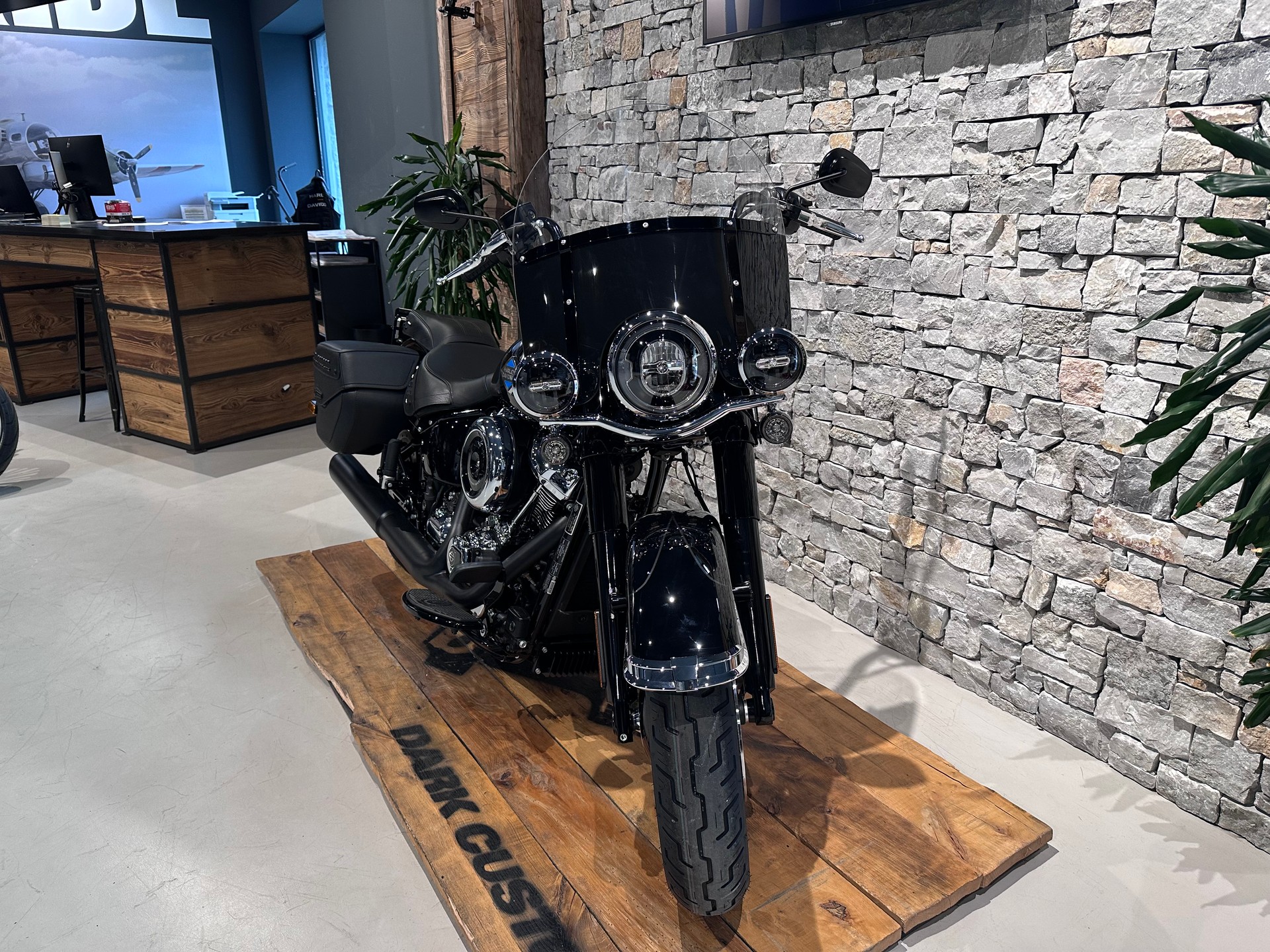 HARLEY-DAVIDSON Héritage-showroom-element-1