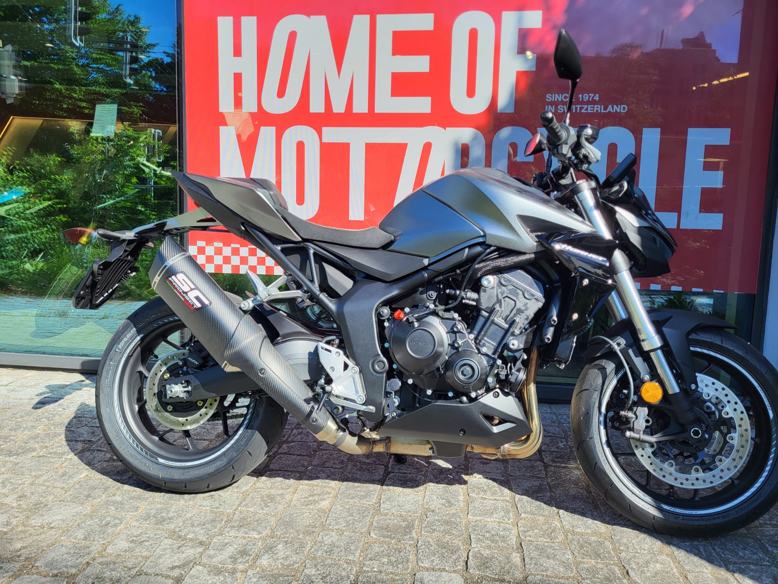 HONDA CB 1000 Hornet (Demo)-showroom-element-1