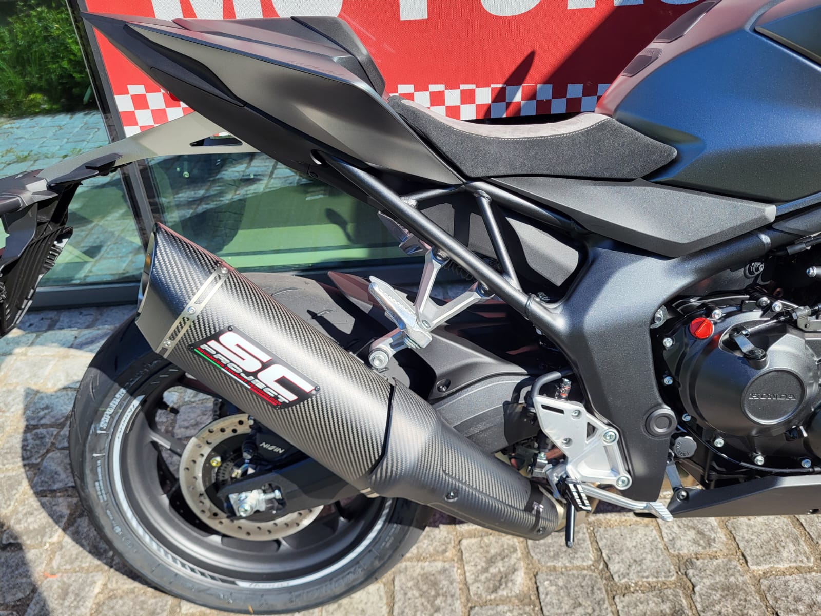 HONDA CB 1000 Hornet (Demo)-showroom-element-3
