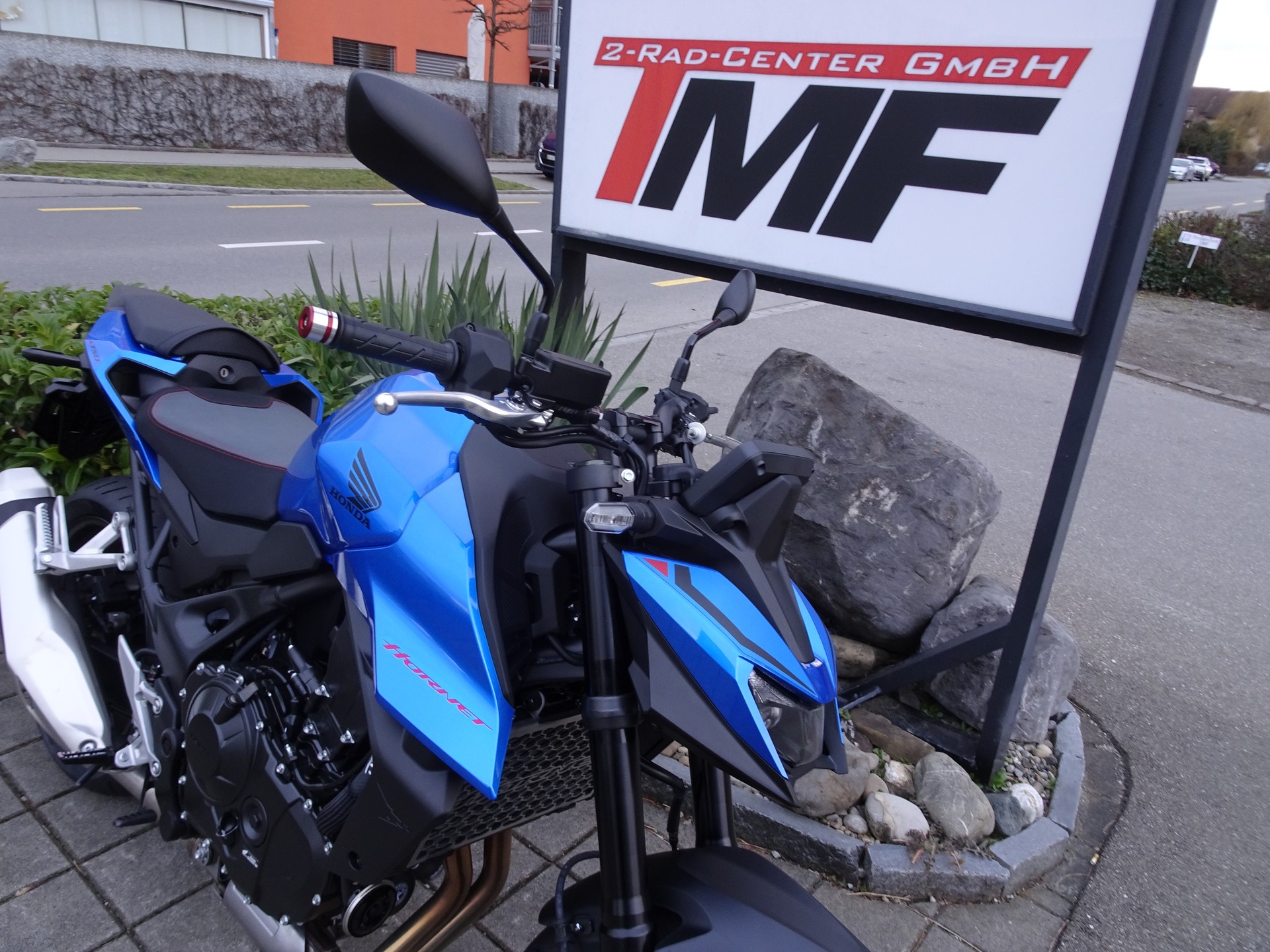 HONDA CB 750 Hornet-showroom-element-3
